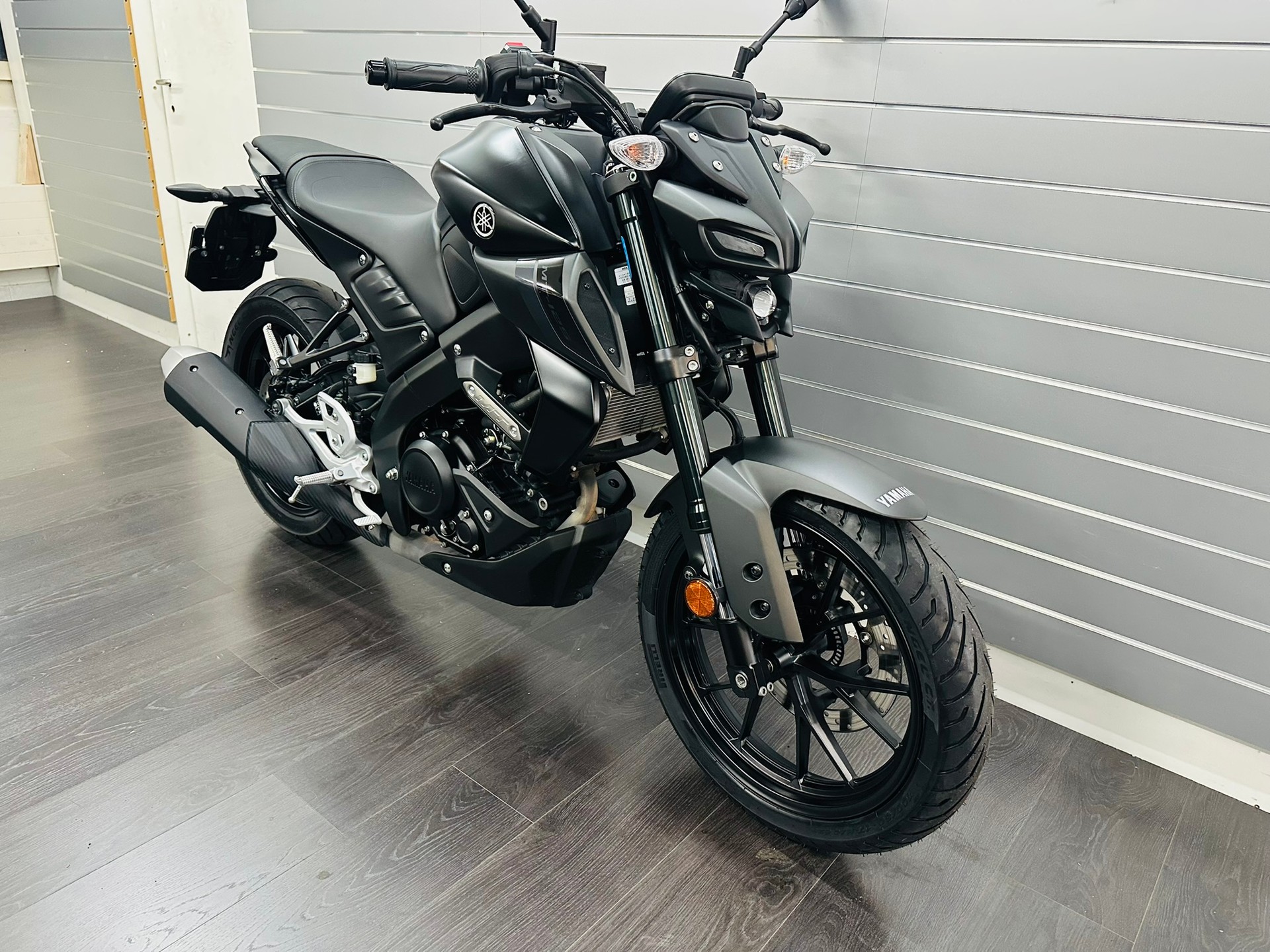 YAMAHA MT-125 ABS-showroom-element-1