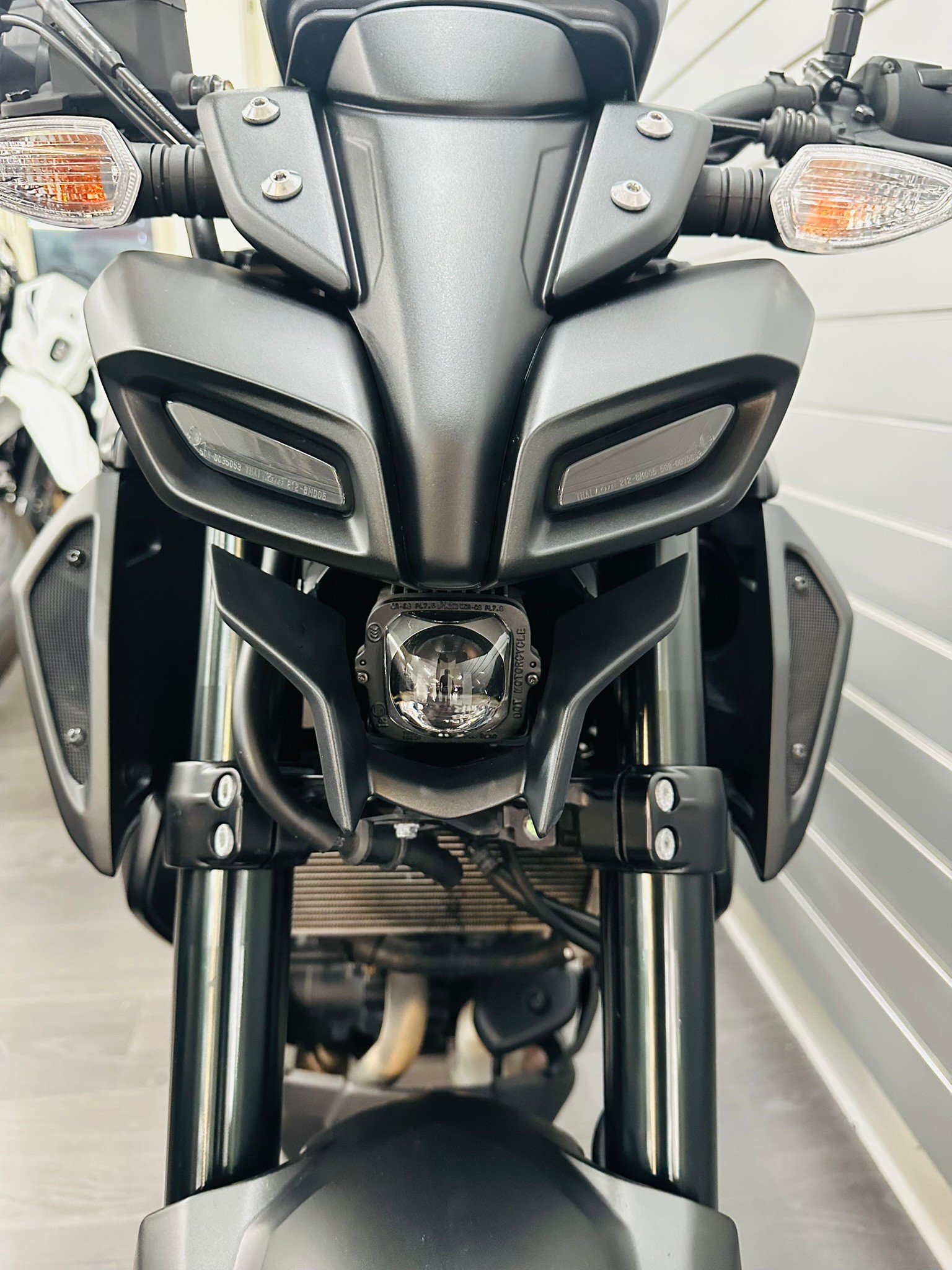 YAMAHA MT-125 ABS-showroom-element-3