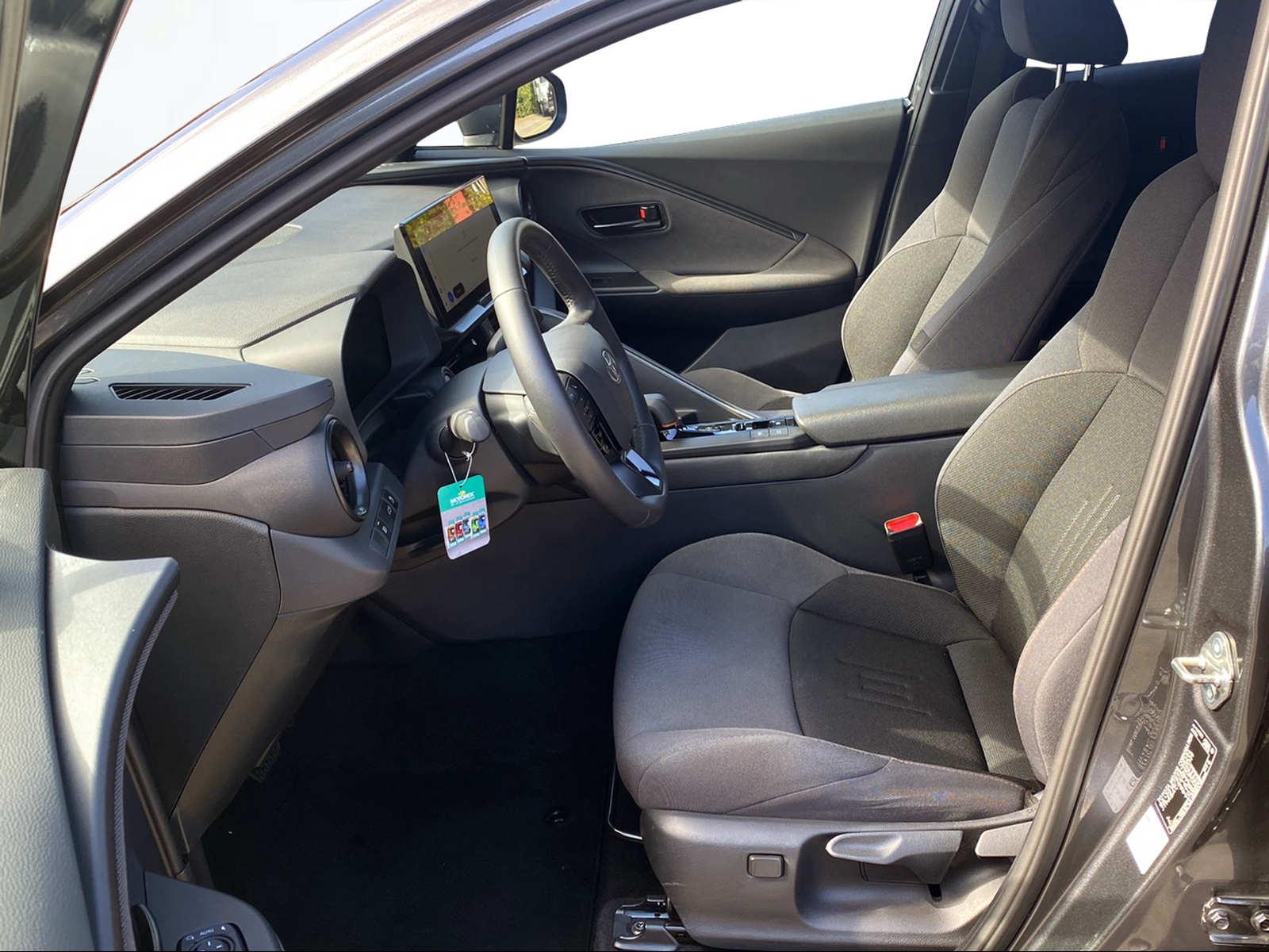 TOYOTA C-HR 2.0 PHEV Trend-image-4