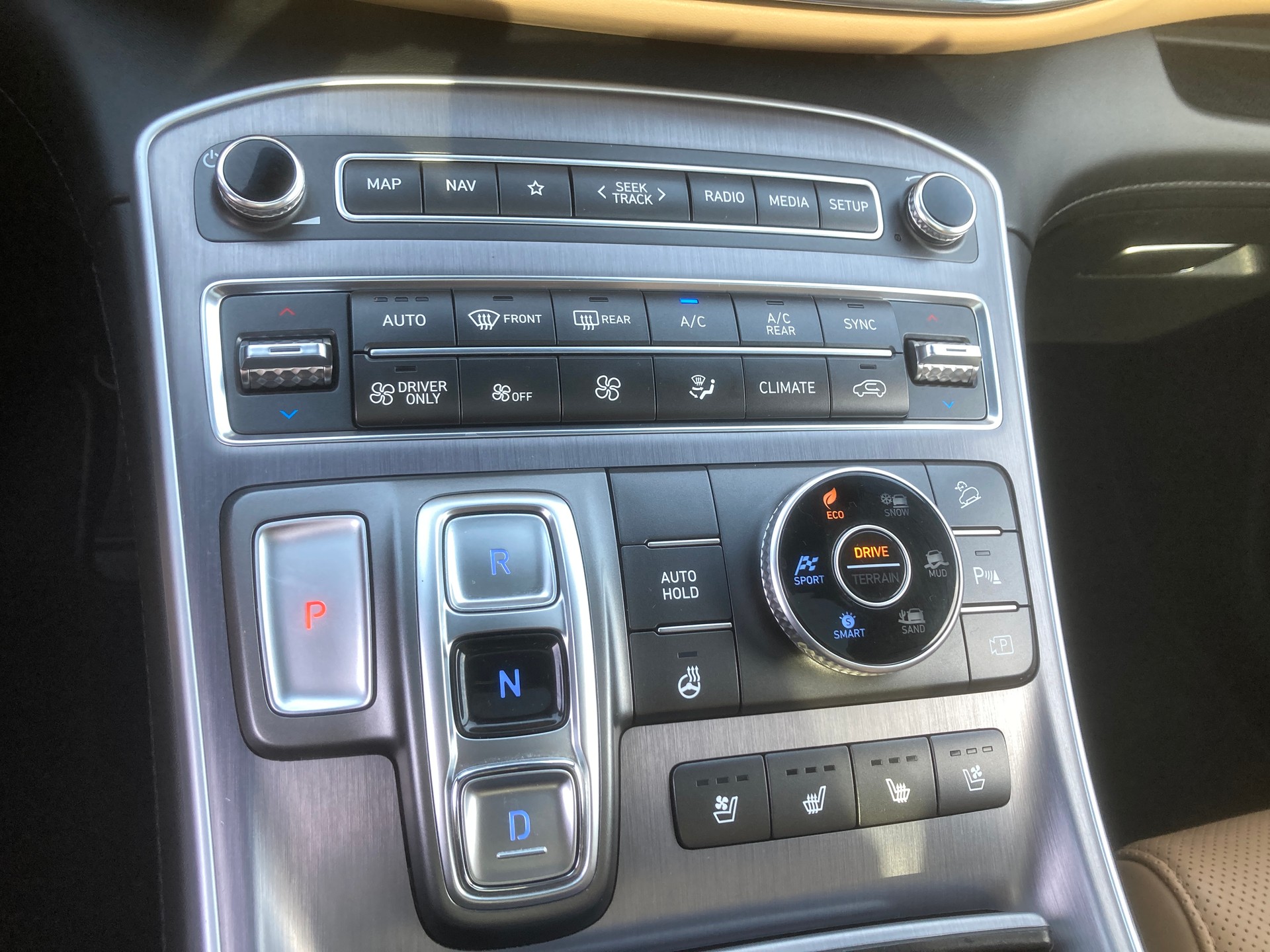 HYUNDAI Santa Fe 1.6 T-GDi HEV Vertex 4WD Automatic mit Anhängerkupplung-image-12