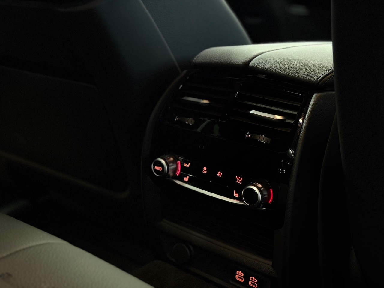 BMW M550i xDrive M Sport Pro Steptronic | Champagnerlack Sonderlackierung | Head-Up | M-Sportsitze | Laser | Harman/Kardon / AHK 2T-image-22