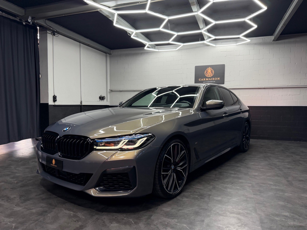 BMW M550i xDrive M Sport Pro Steptronic | Champagnerlack Sonderlackierung | Head-Up | M-Sportsitze | Laser | Harman/Kardon / AHK 2T-image-2