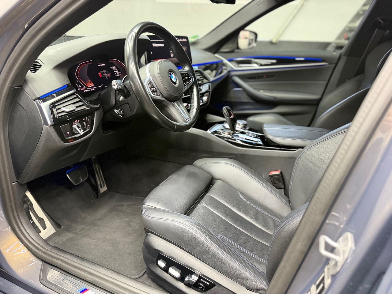 BMW M550i xDrive M Sport Pro Steptronic | Champagnerlack Sonderlackierung | Head-Up | M-Sportsitze | Laser | Harman/Kardon / AHK 2T-image-13