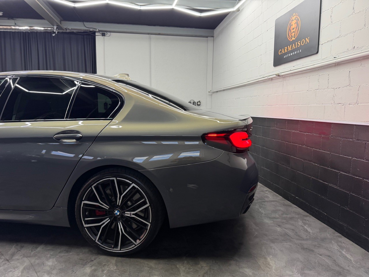BMW M550i xDrive M Sport Pro Steptronic | Champagnerlack Sonderlackierung | Head-Up | M-Sportsitze | Laser | Harman/Kardon / AHK 2T-image-3