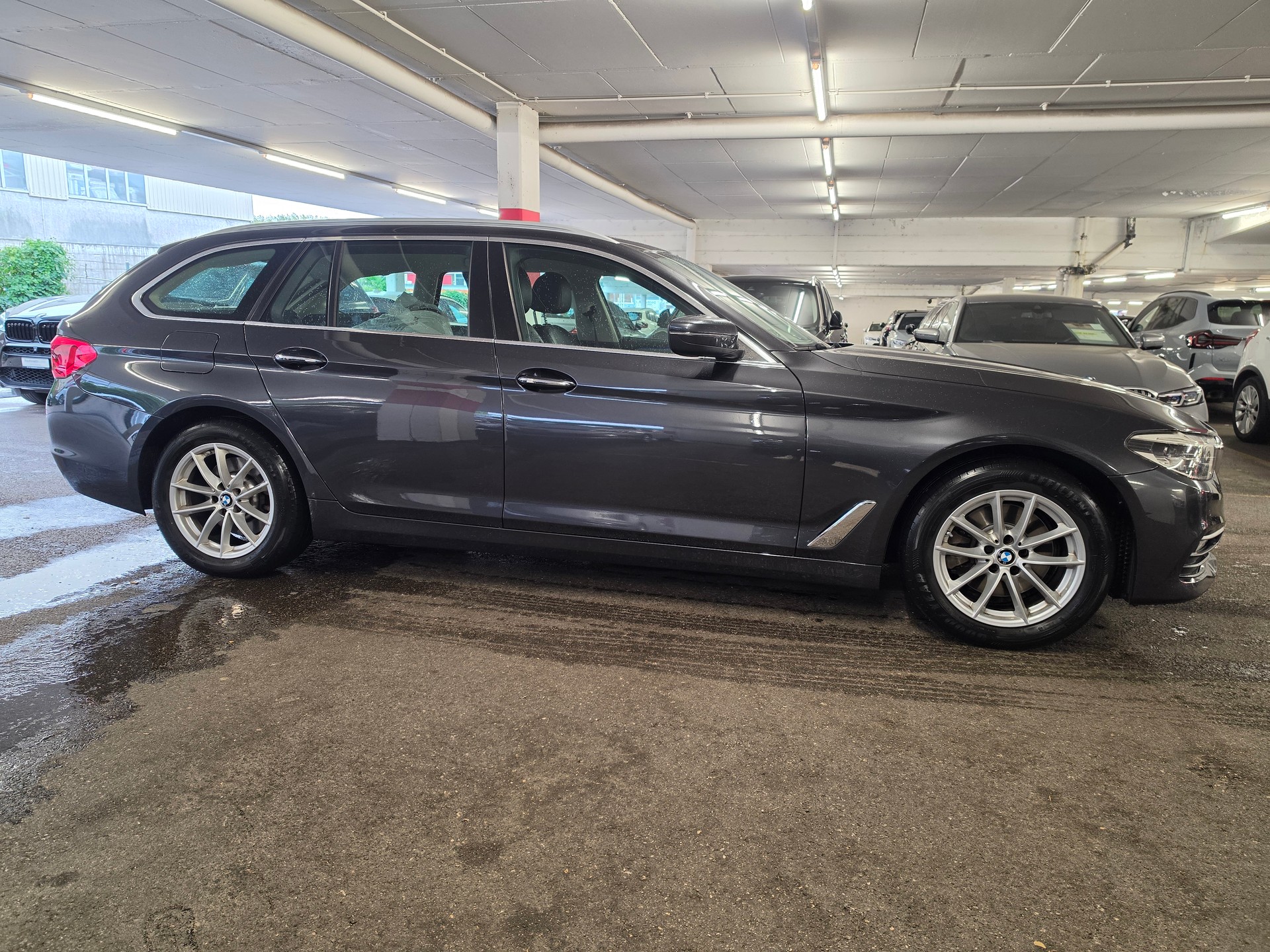 BMW 520d xDrive Touring Sport Line Steptronic-image-4
