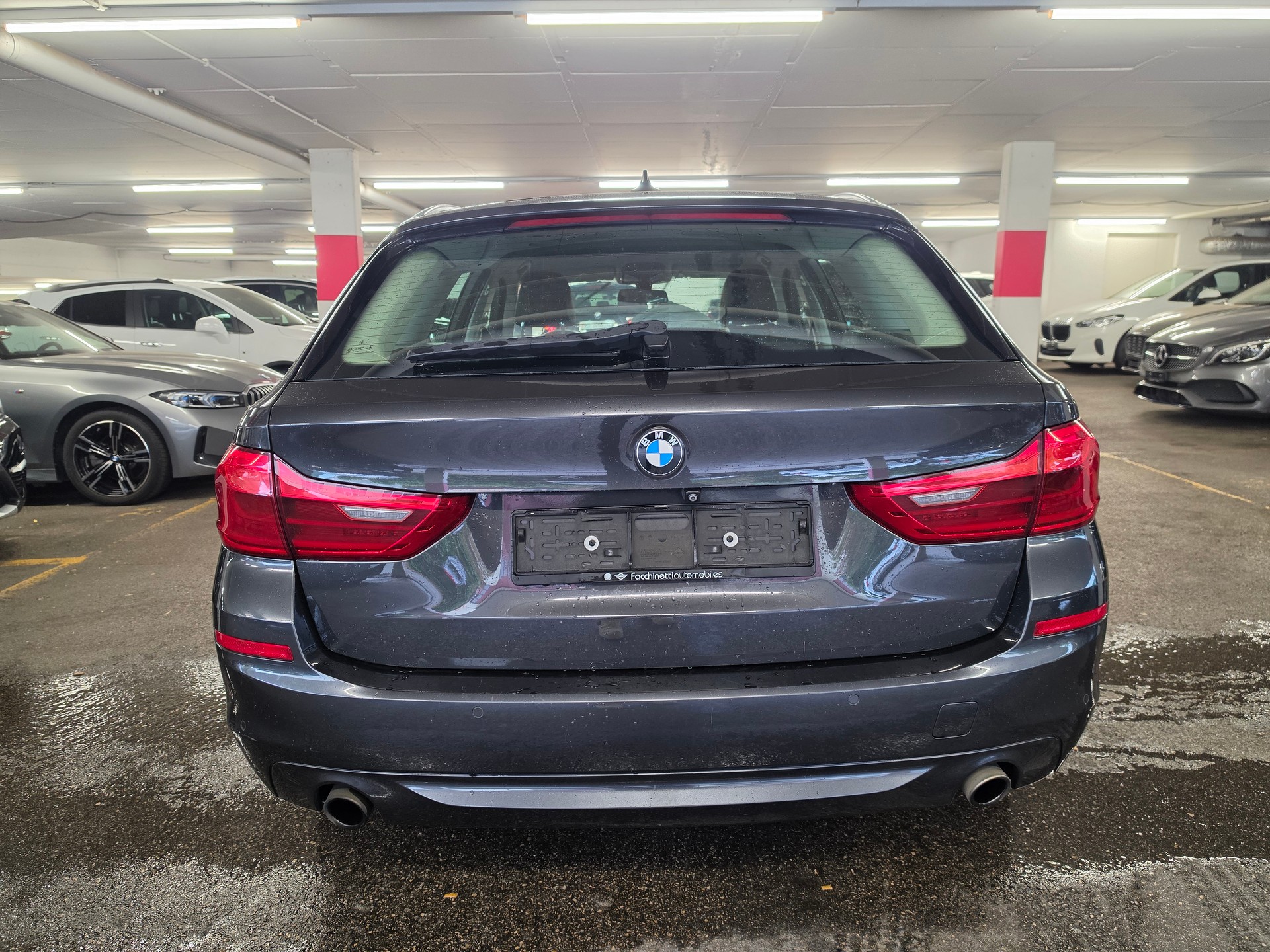 BMW 520d xDrive Touring Sport Line Steptronic-image-3