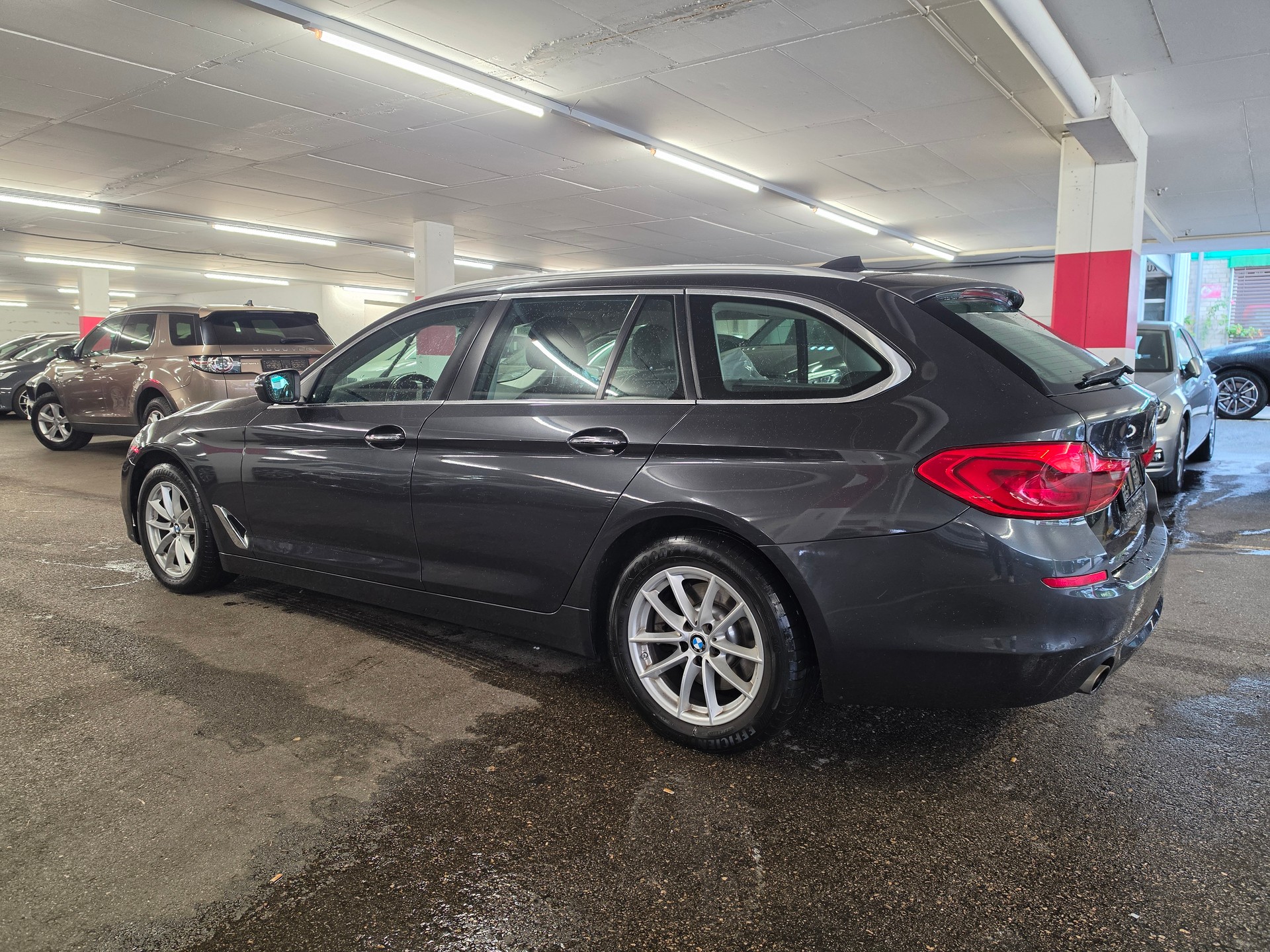 BMW 520d xDrive Touring Sport Line Steptronic-image-5