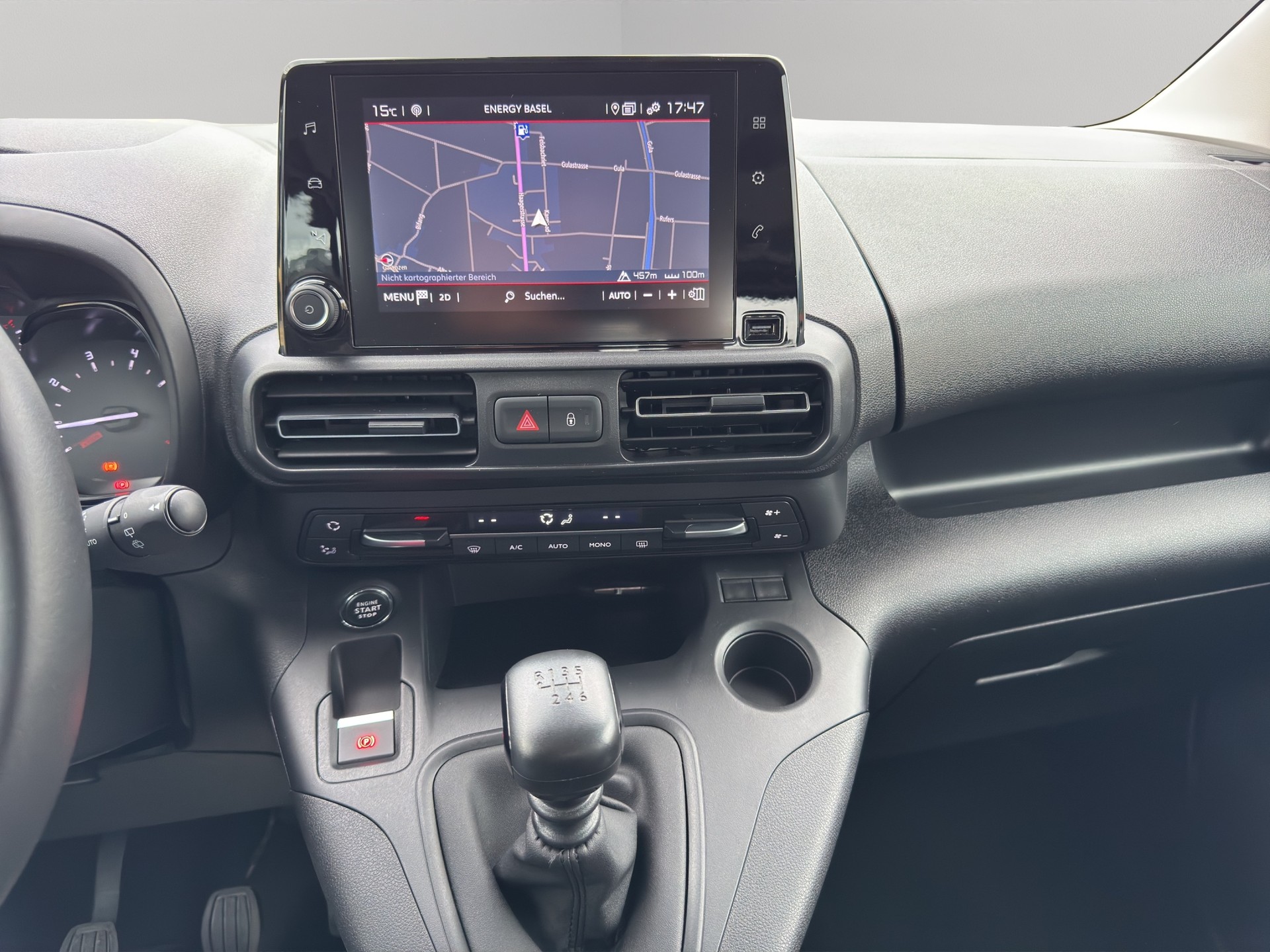 CITROEN Berlingo 1.5 BlueHDi Swiss Edition-image-12
