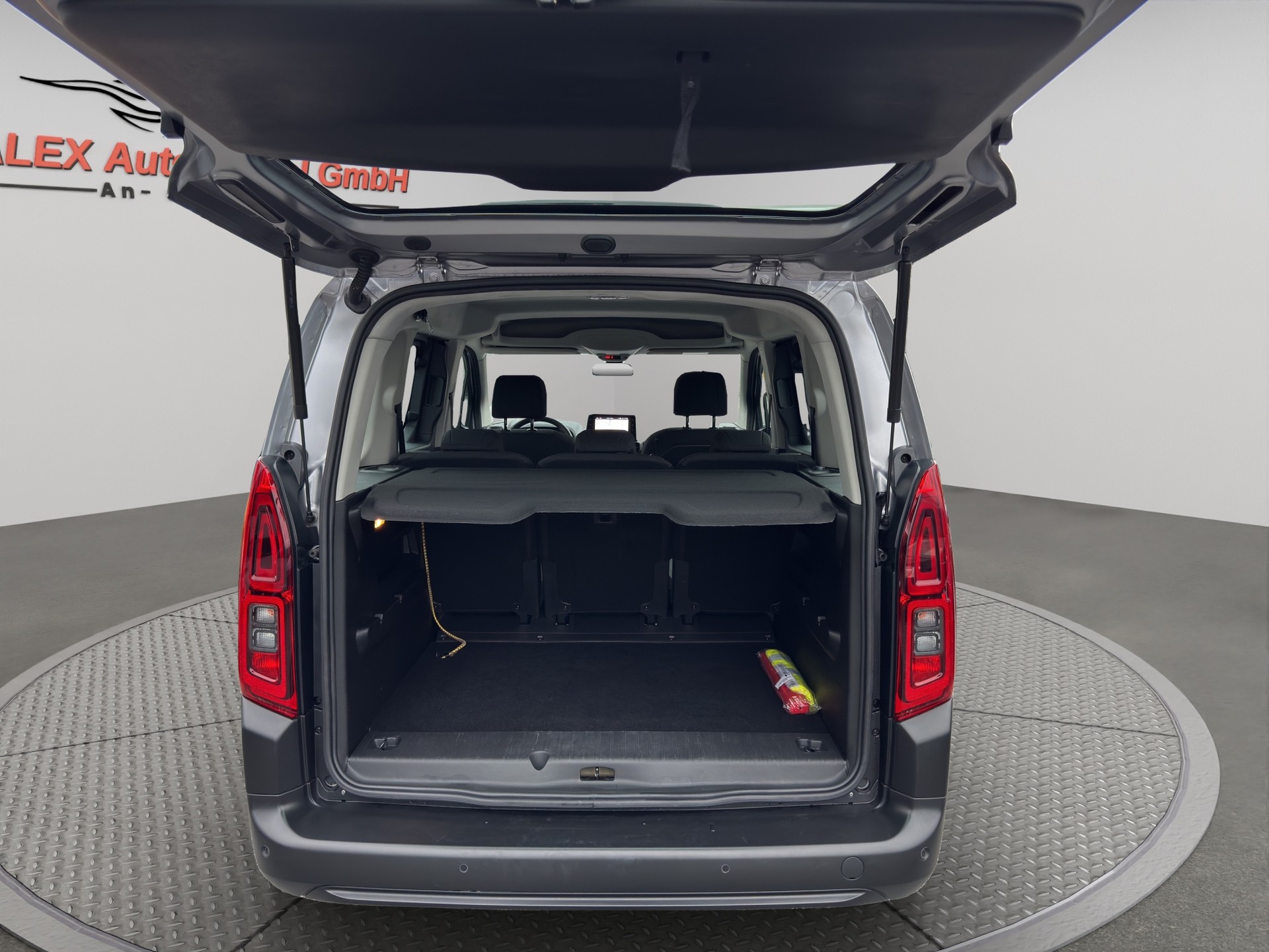 CITROEN Berlingo 1.5 BlueHDi Swiss Edition-image-5