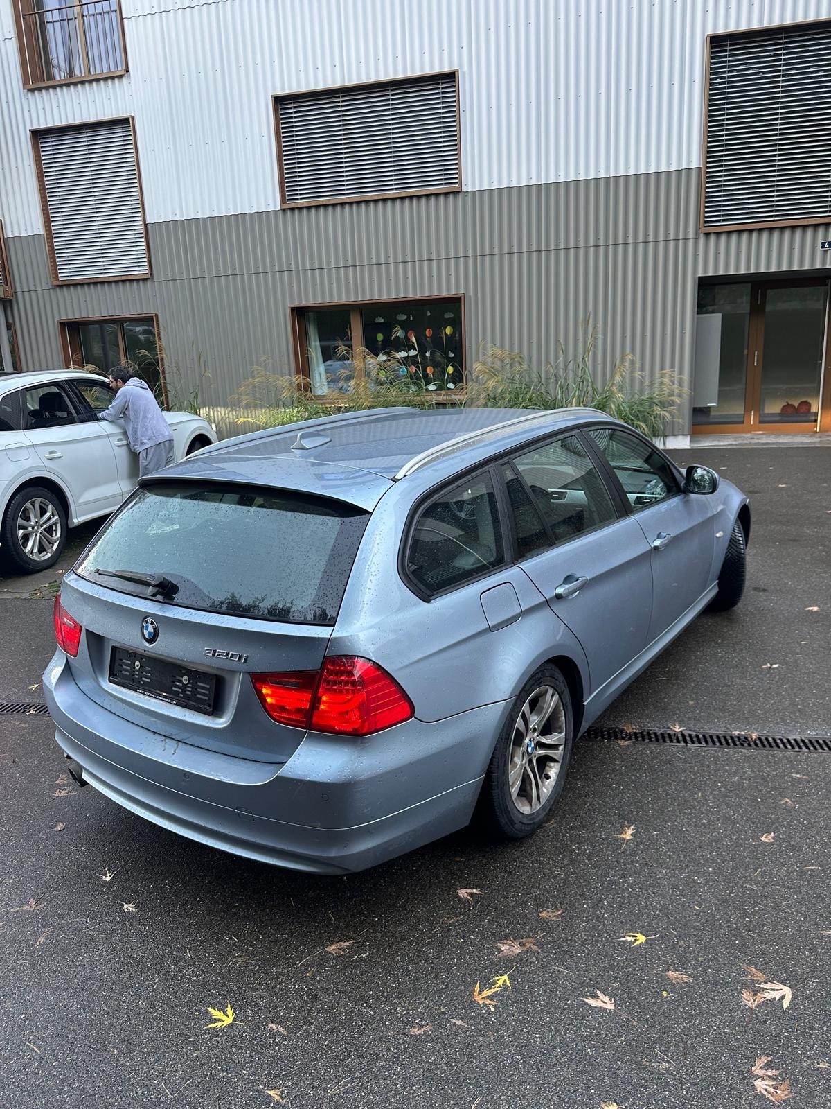 BMW 320i Touring Dynamic Edition Steptronic-image-2