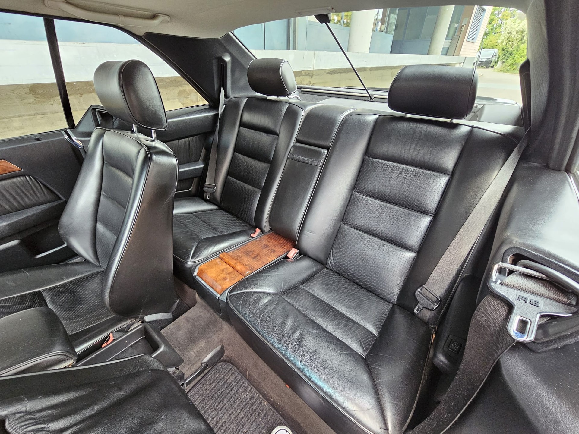MERCEDES-BENZ 300 CE-24-image-8