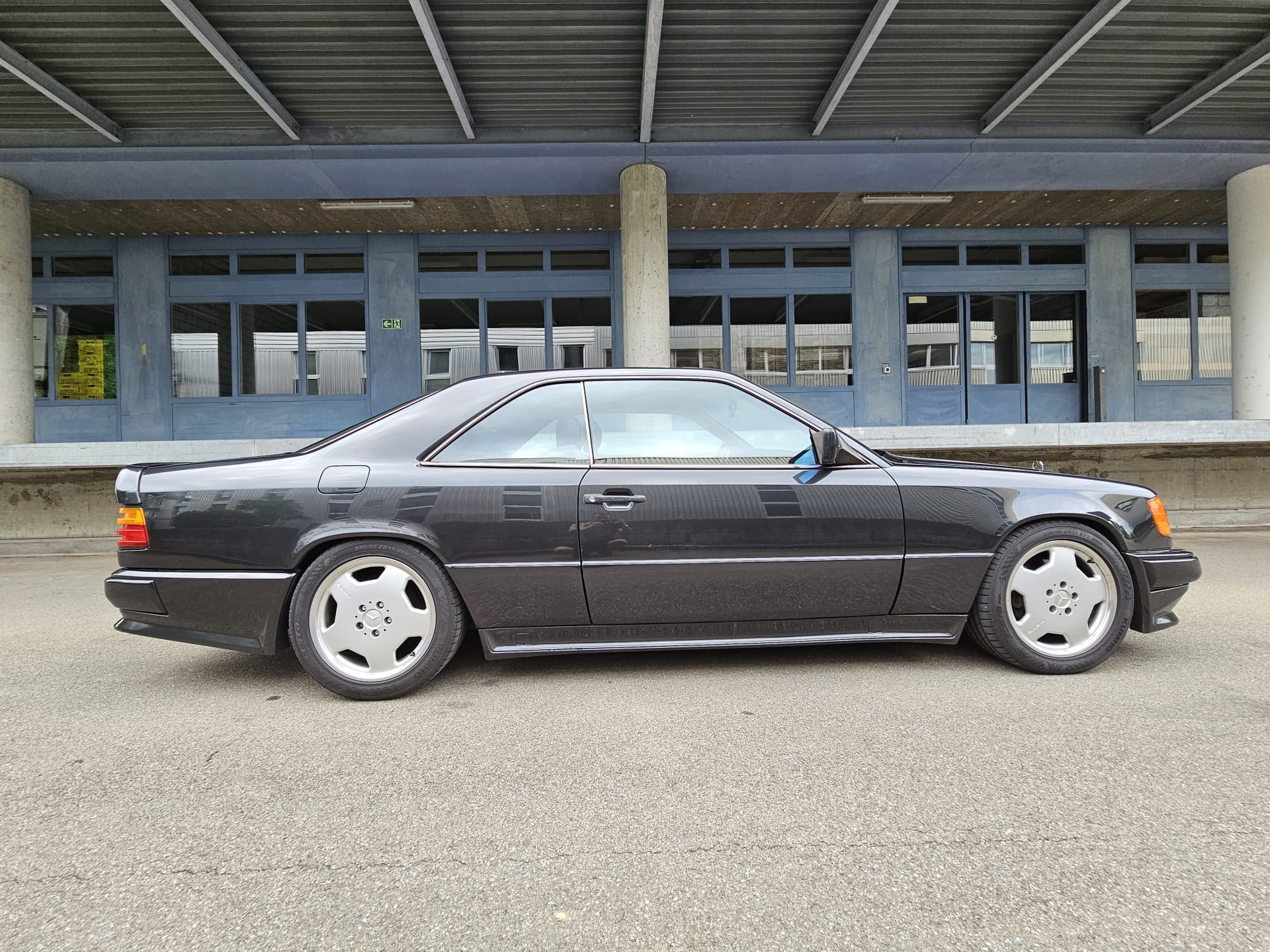 MERCEDES-BENZ 300 CE-24-image-1