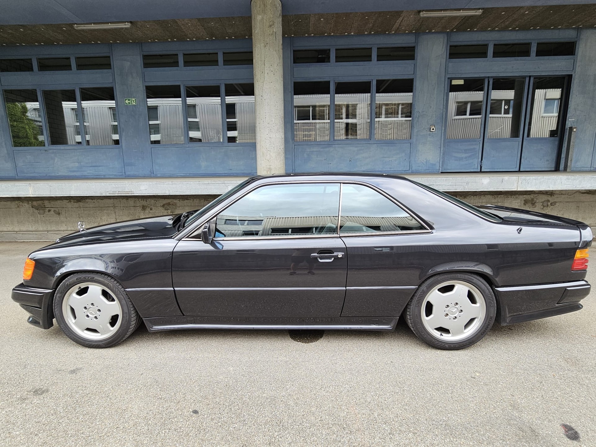 MERCEDES-BENZ 300 CE-24-image-2