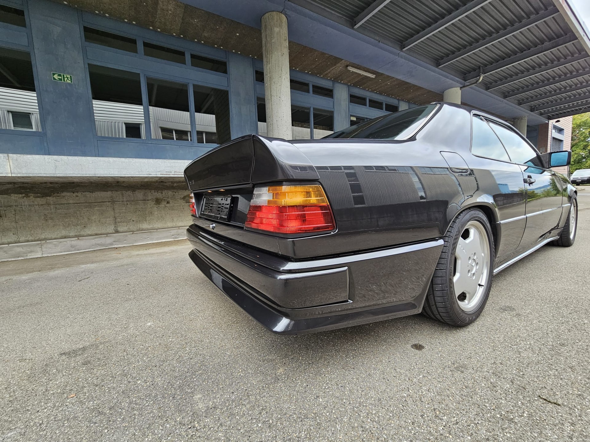 MERCEDES-BENZ 300 CE-24-image-4
