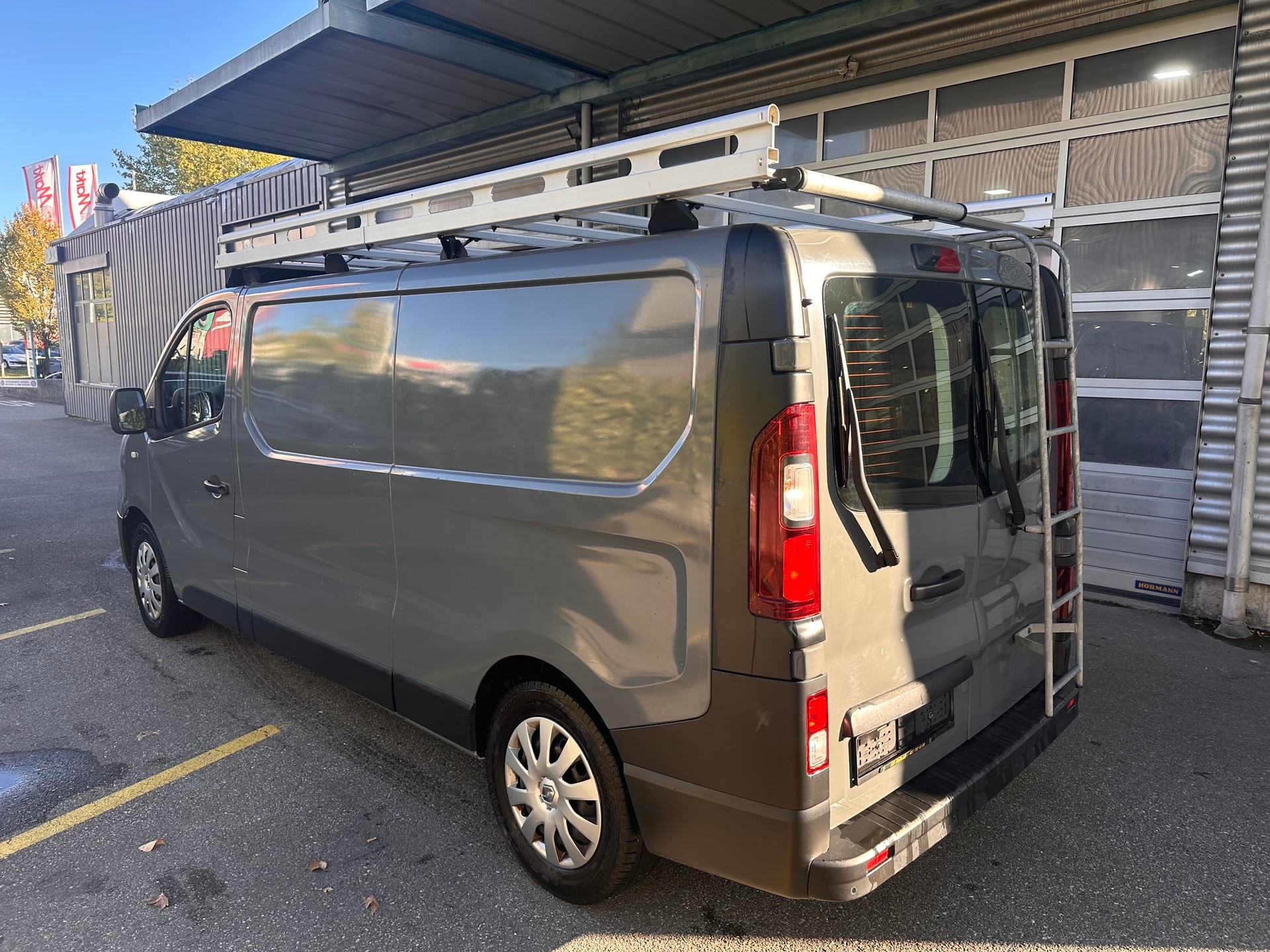 RENAULT Trafic 2.0 ENERGY dCi145 3.0t Business L2H1-image-1
