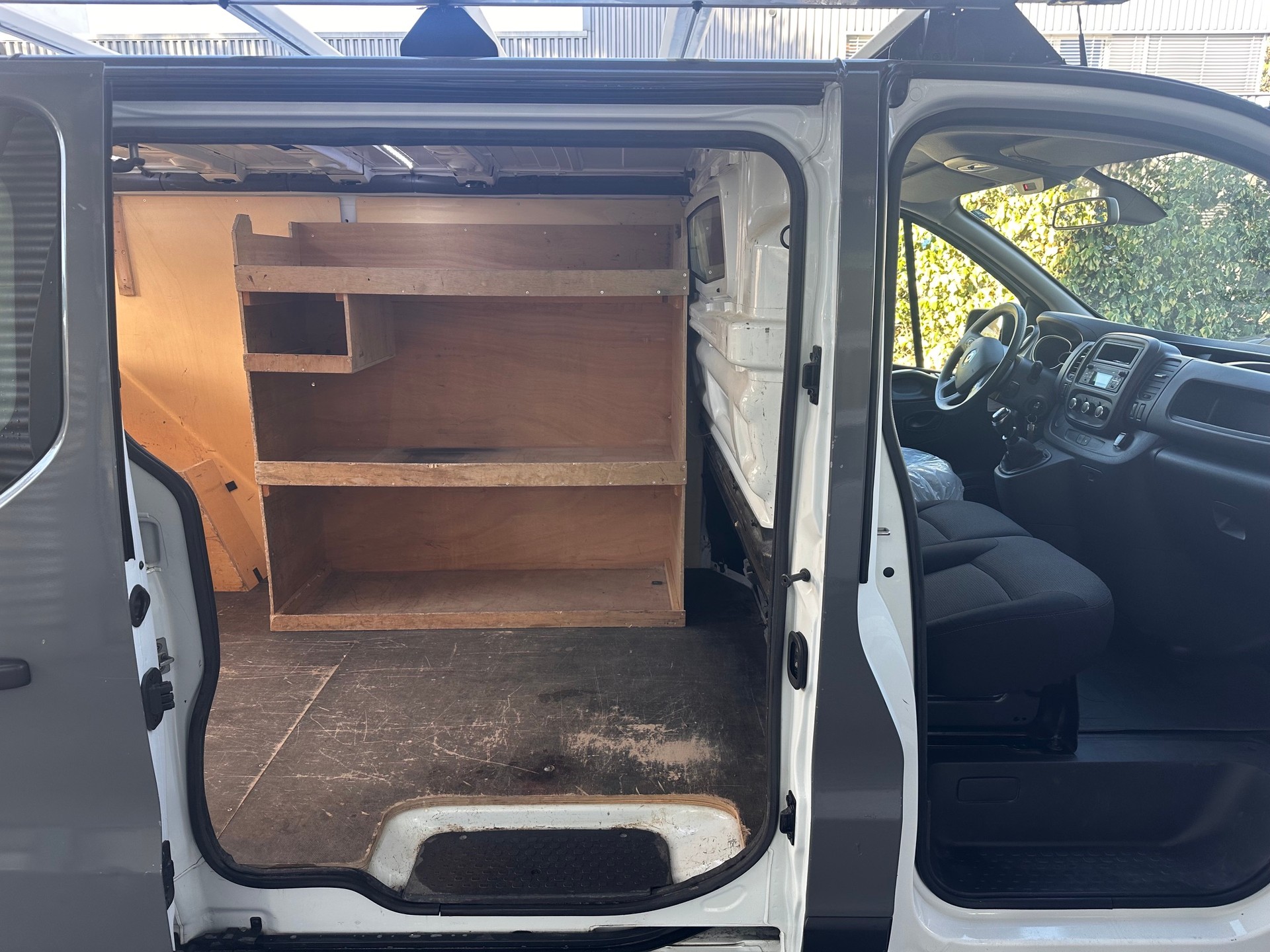 RENAULT Trafic 2.0 ENERGY dCi145 3.0t Business L2H1-image-6