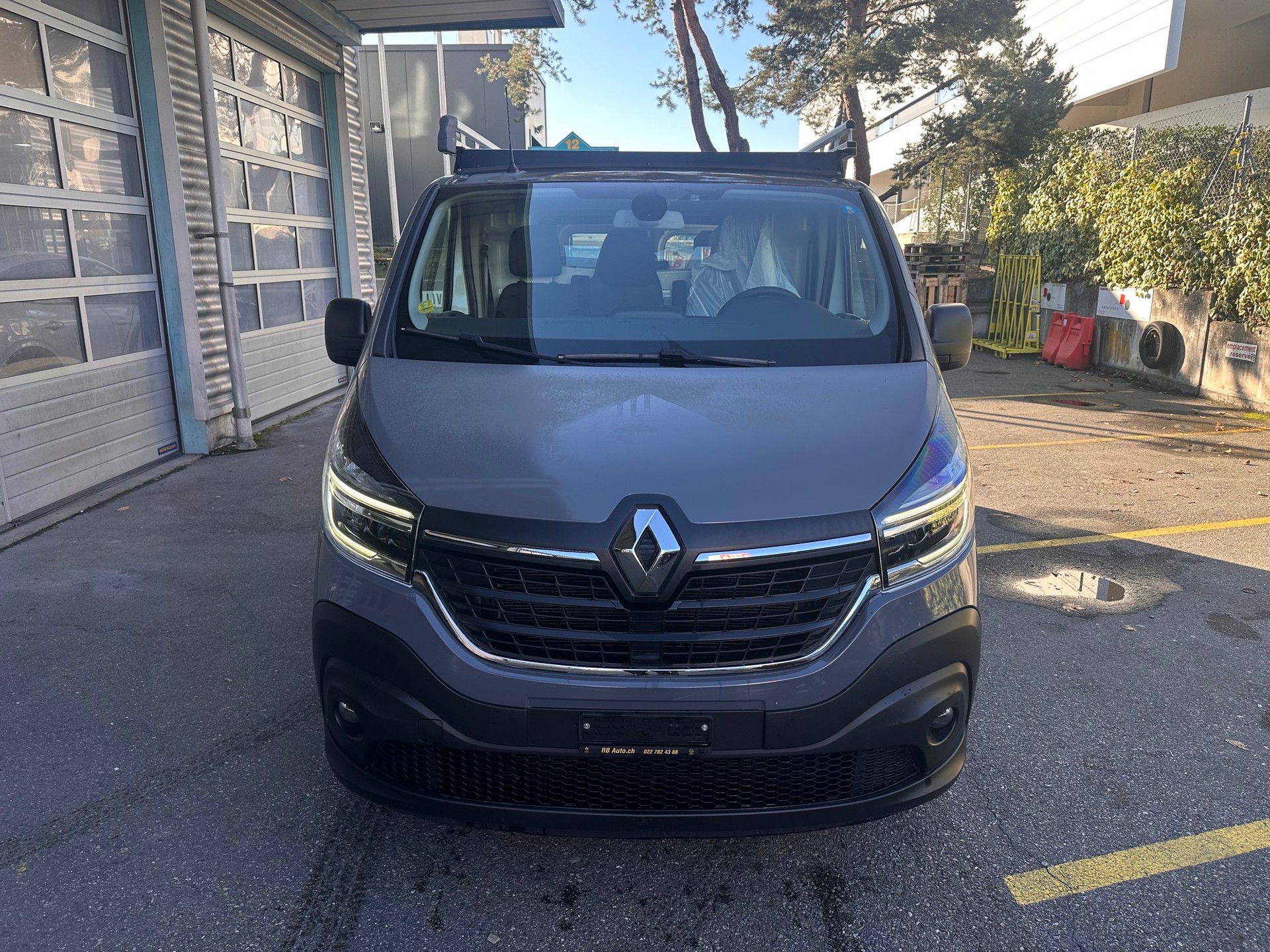 RENAULT Trafic 2.0 ENERGY dCi145 3.0t Business L2H1-image-0