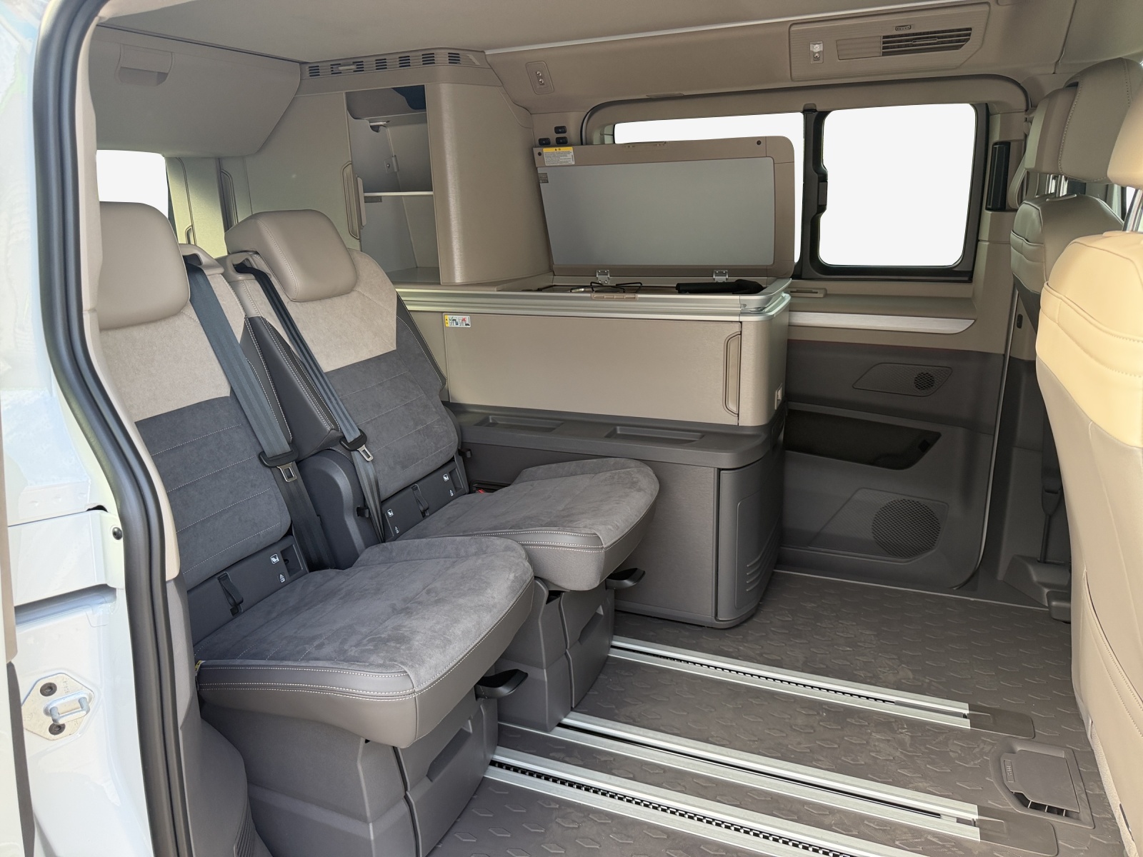 VW California 2.0 TDI Beach Ocean-image-11