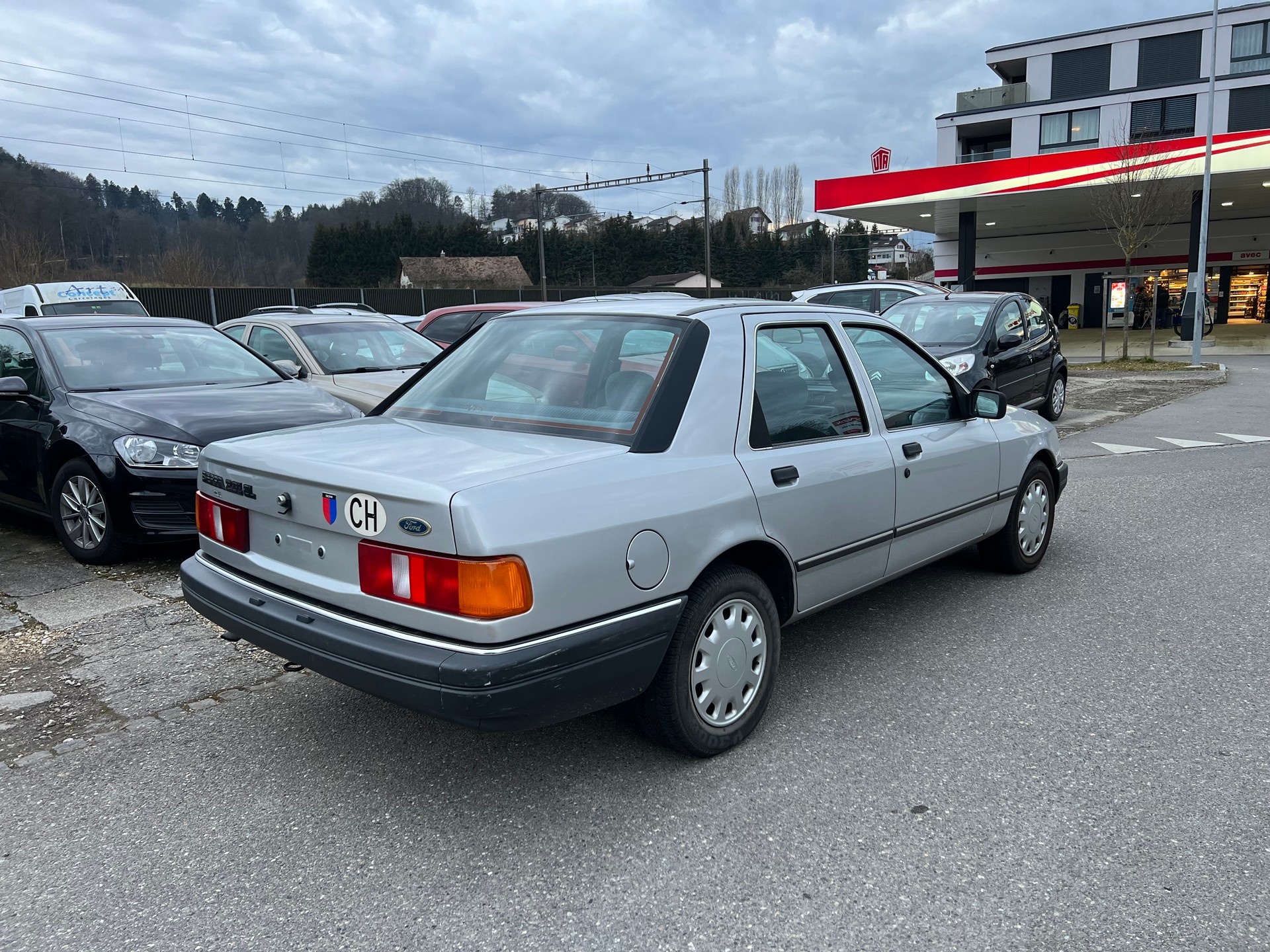 FORD Sierra 2.0i CL Automat-image-3