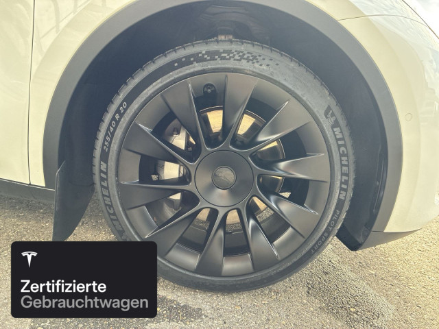 TESLA Model Y Long Range AWD-image-10