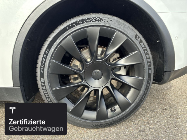 TESLA Model Y Long Range AWD-image-5