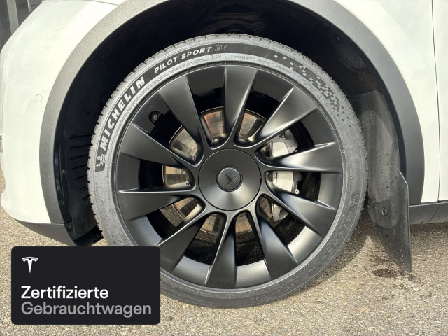 TESLA Model Y Long Range AWD-image-4