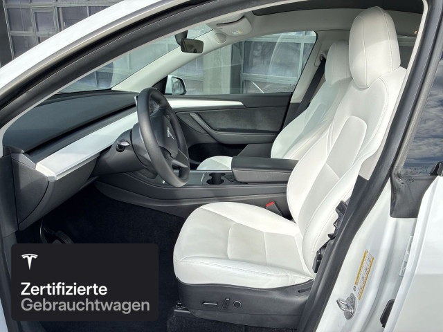 TESLA Model Y Long Range AWD-image-12