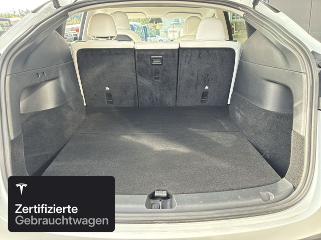 TESLA Model Y Long Range AWD-image-15
