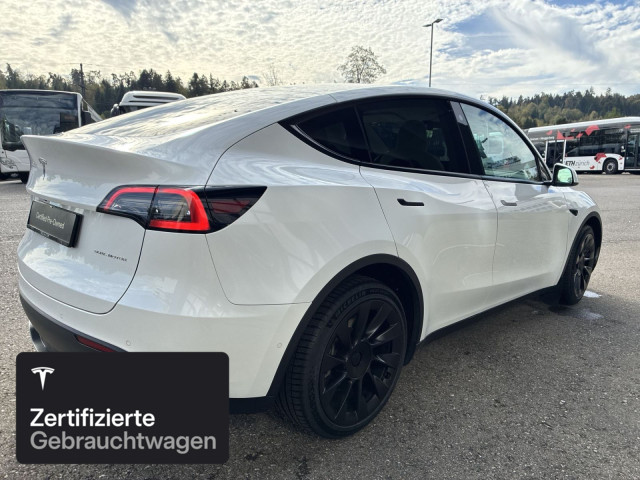 TESLA Model Y Long Range AWD-image-8