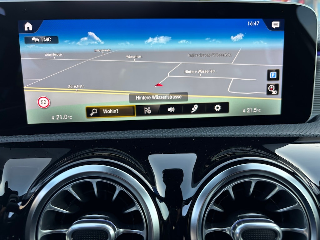 MERCEDES-BENZ A 35 AMG 4Matic Speedshift-image-16