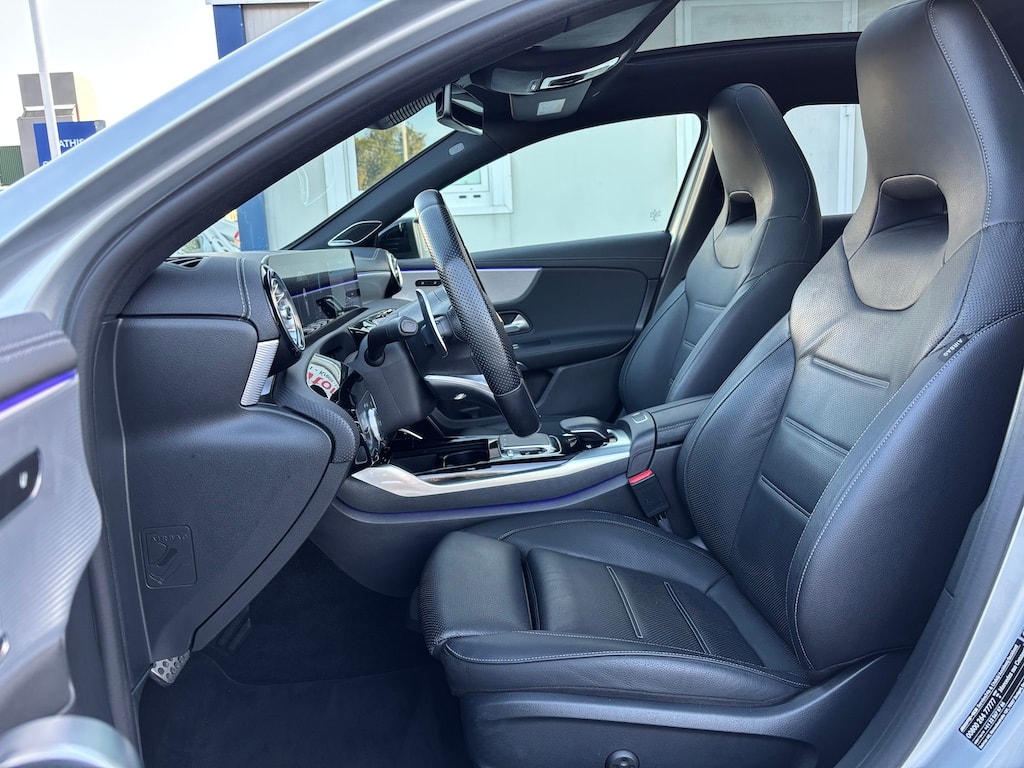 MERCEDES-BENZ A 35 AMG 4Matic Speedshift-image-7