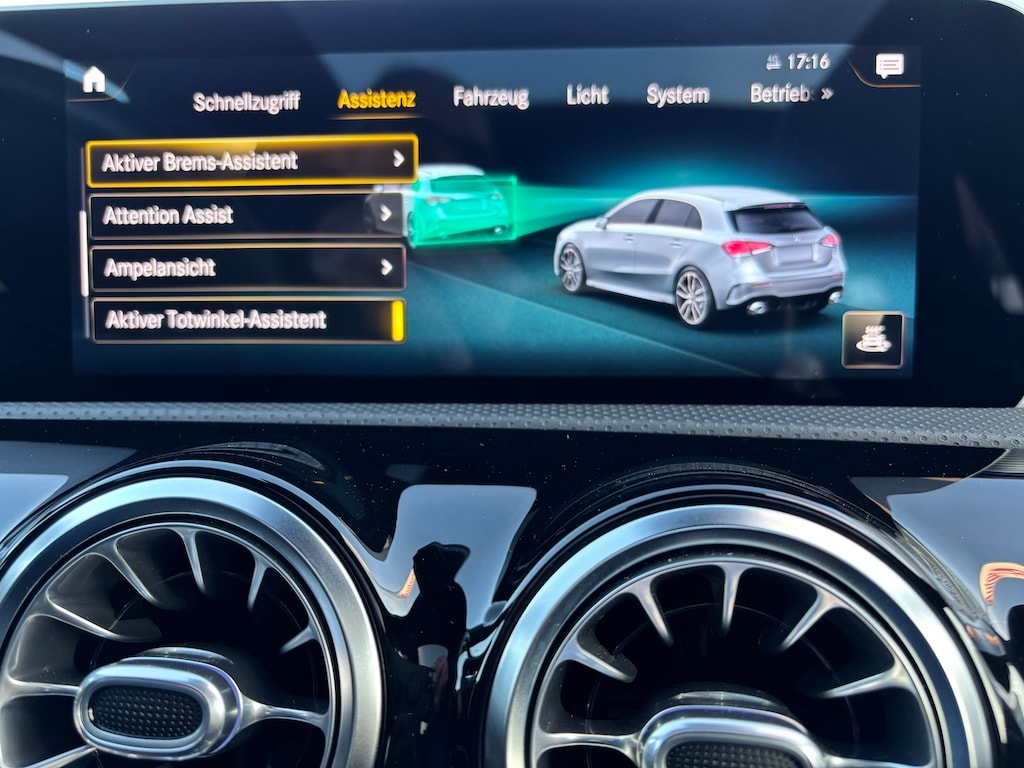 MERCEDES-BENZ A 35 AMG 4Matic Speedshift-image-15