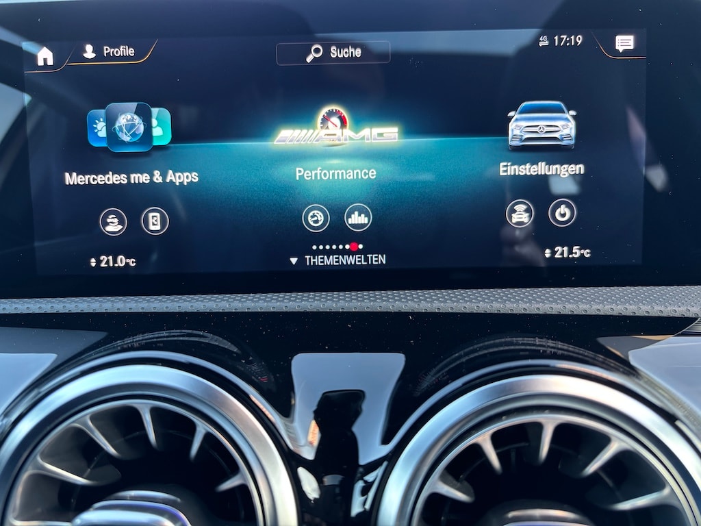 MERCEDES-BENZ A 35 AMG 4Matic Speedshift-image-18
