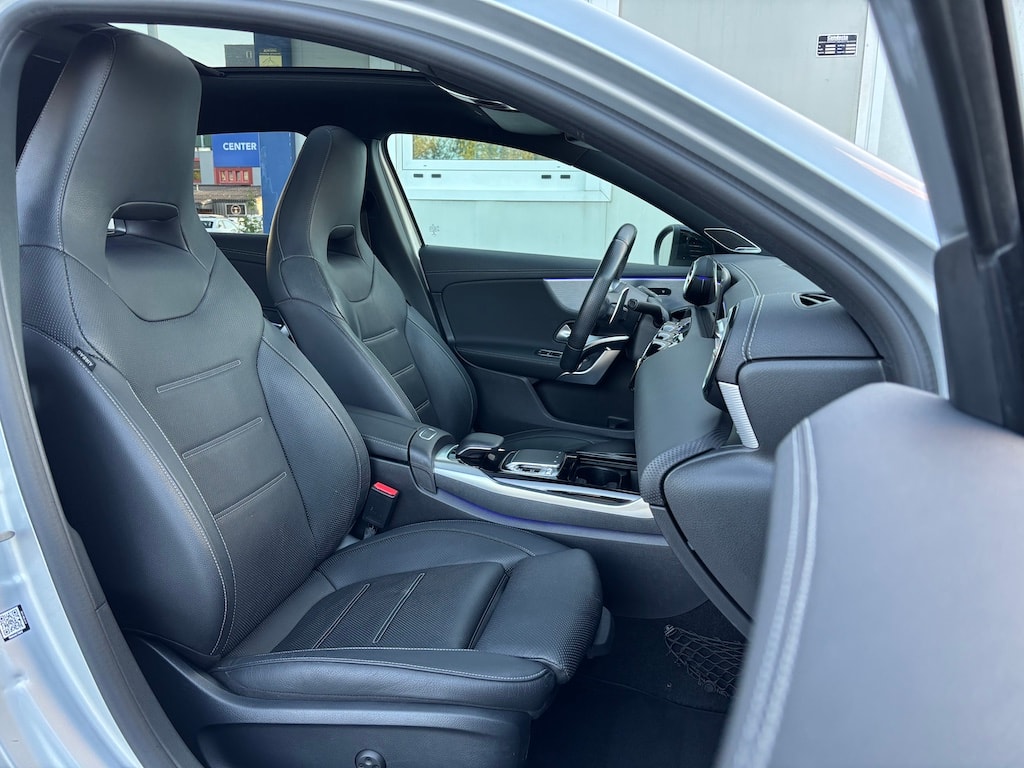 MERCEDES-BENZ A 35 AMG 4Matic Speedshift-image-9