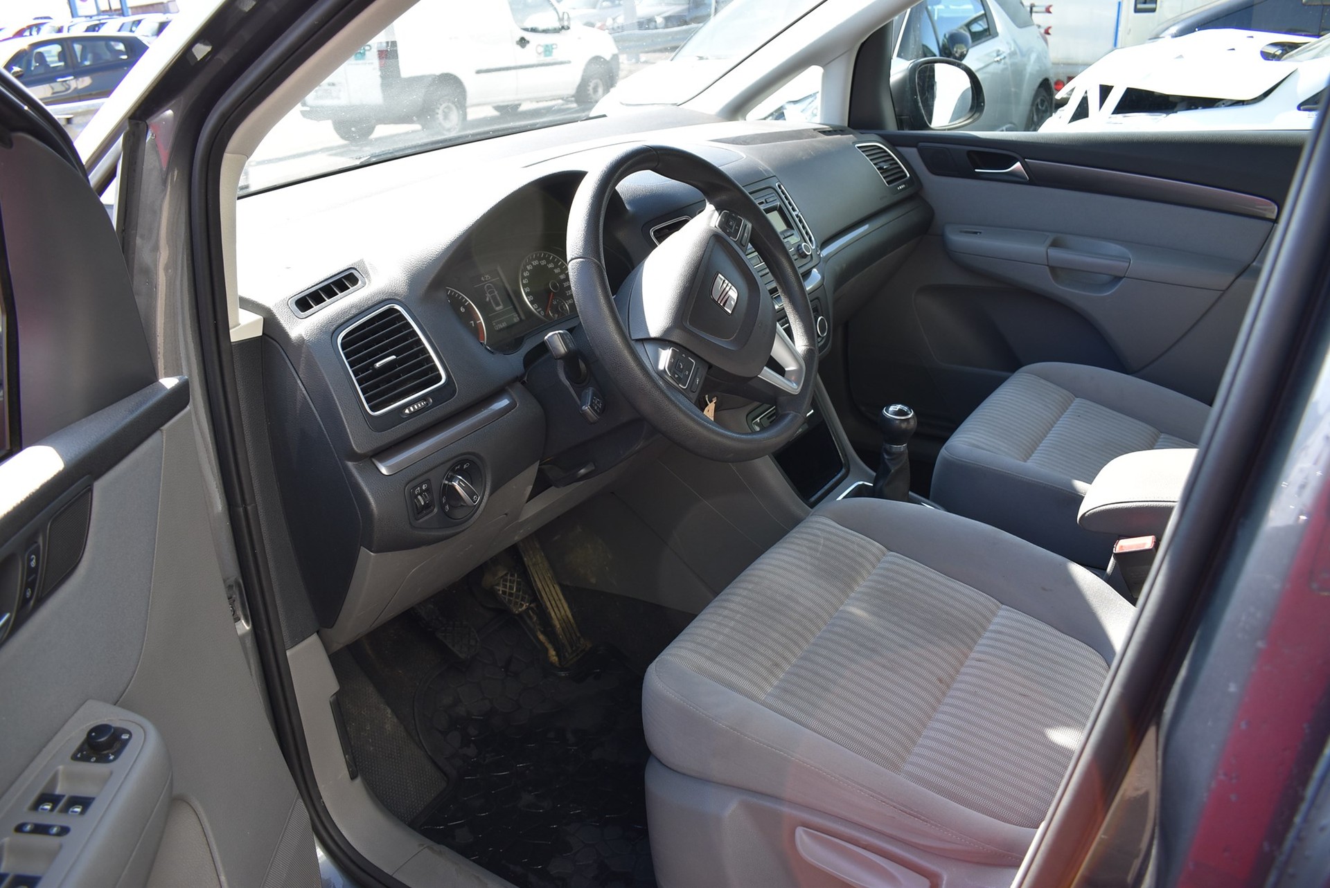 SEAT Alhambra 1.4 TSI Budget-image-8
