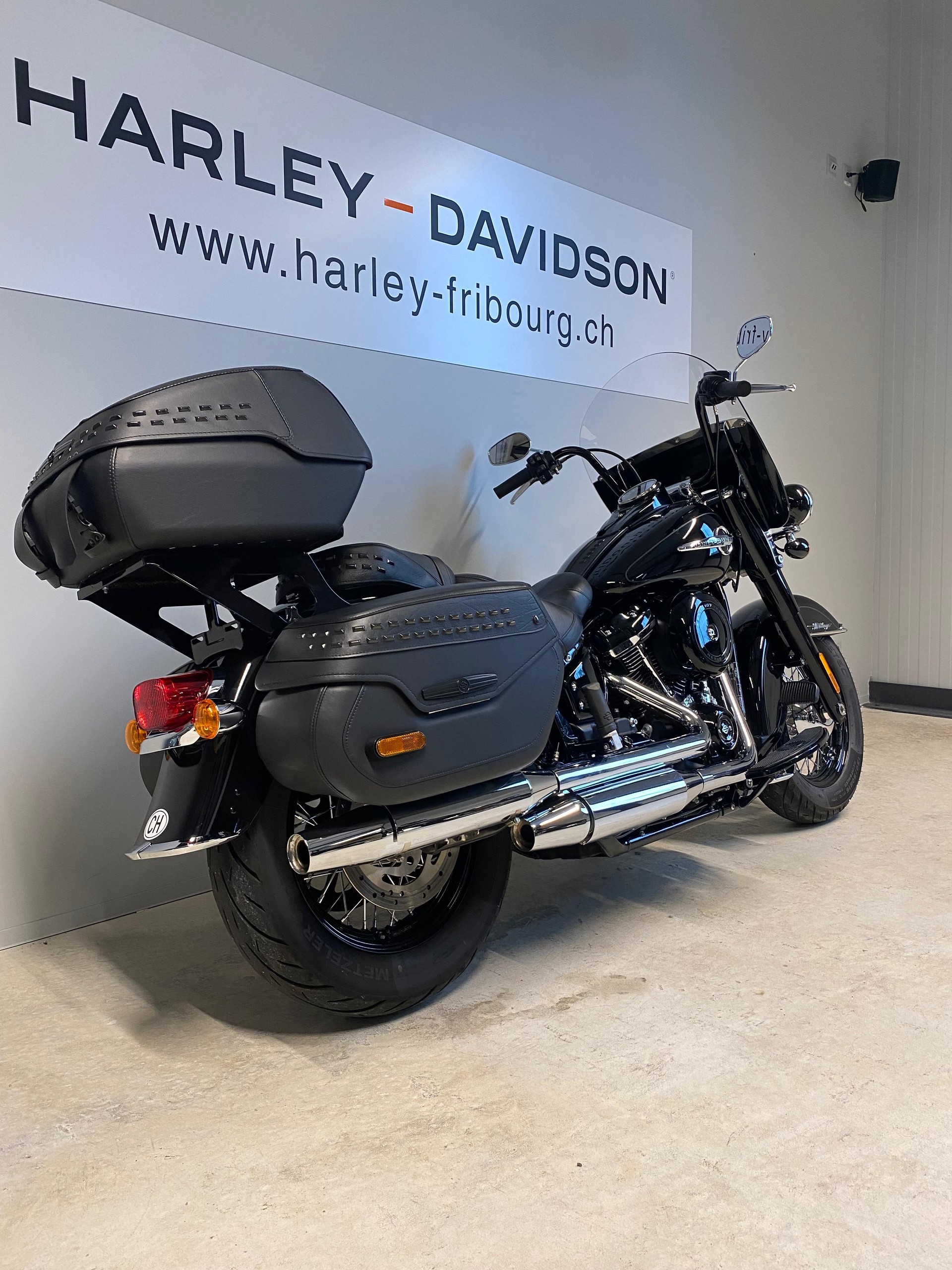 HARLEY-DAVIDSON FLHC Heritage Classic 107 ABS-showroom-element-2