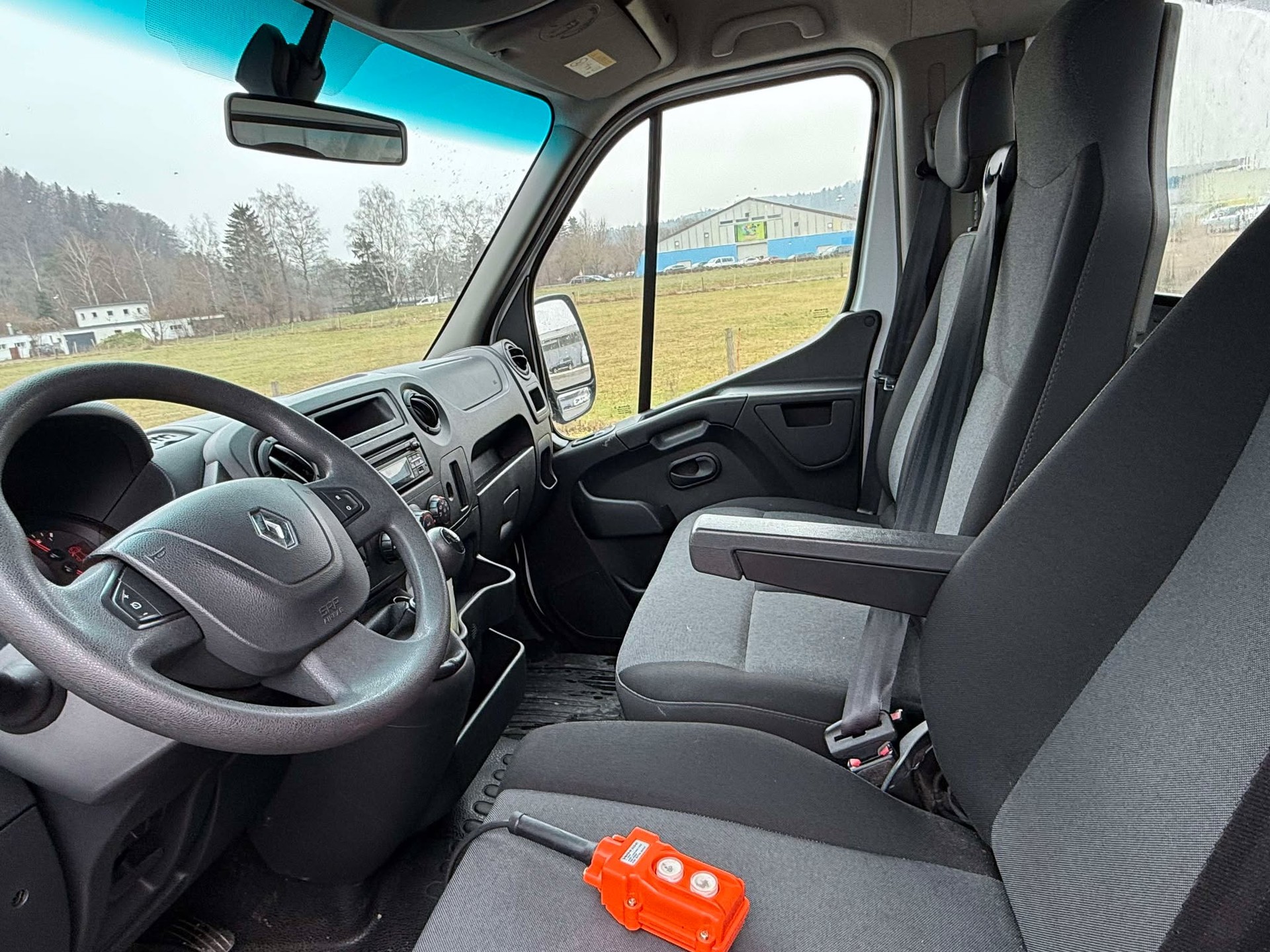 RENAULT Master T35 ENERGY 2.3dCi 165 L1H2-image-2