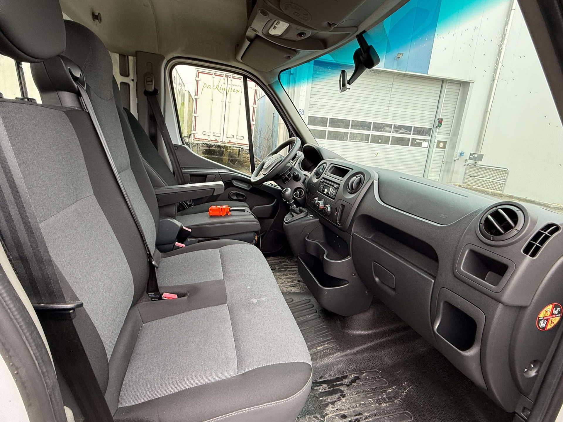 RENAULT Master T35 ENERGY 2.3dCi 165 L1H2-image-3