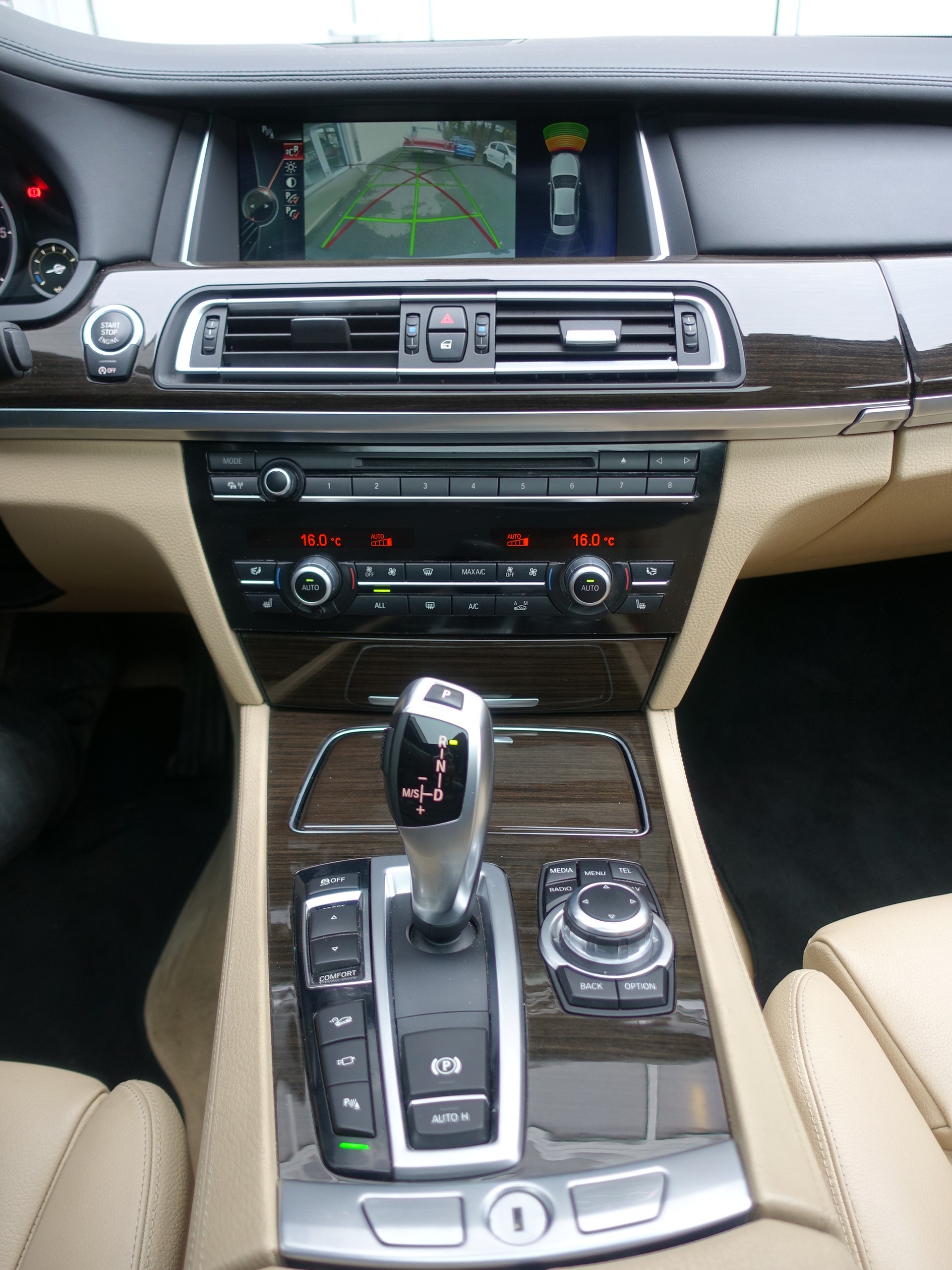 BMW 740d xDrive-image-11