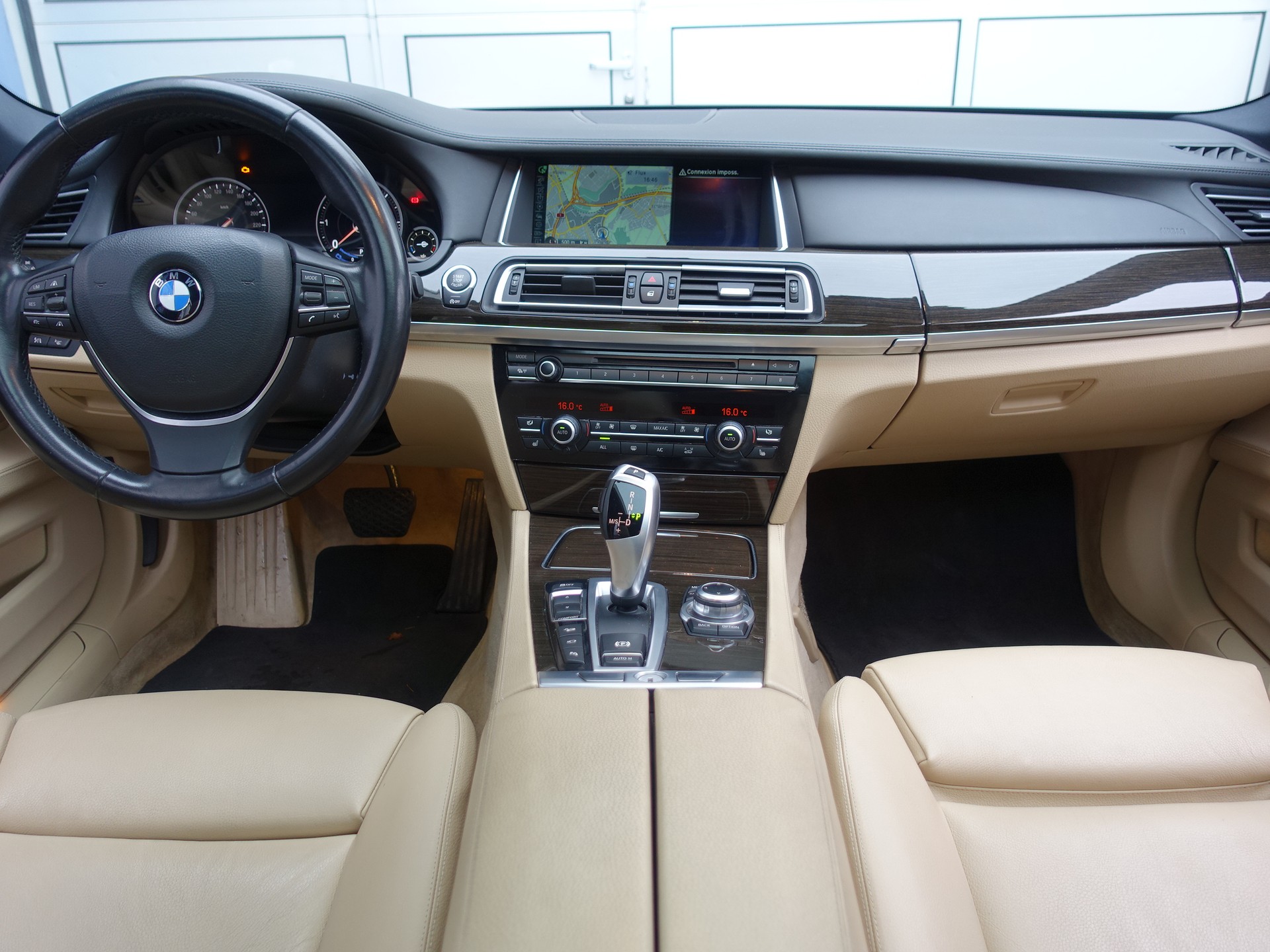 BMW 740d xDrive-image-10