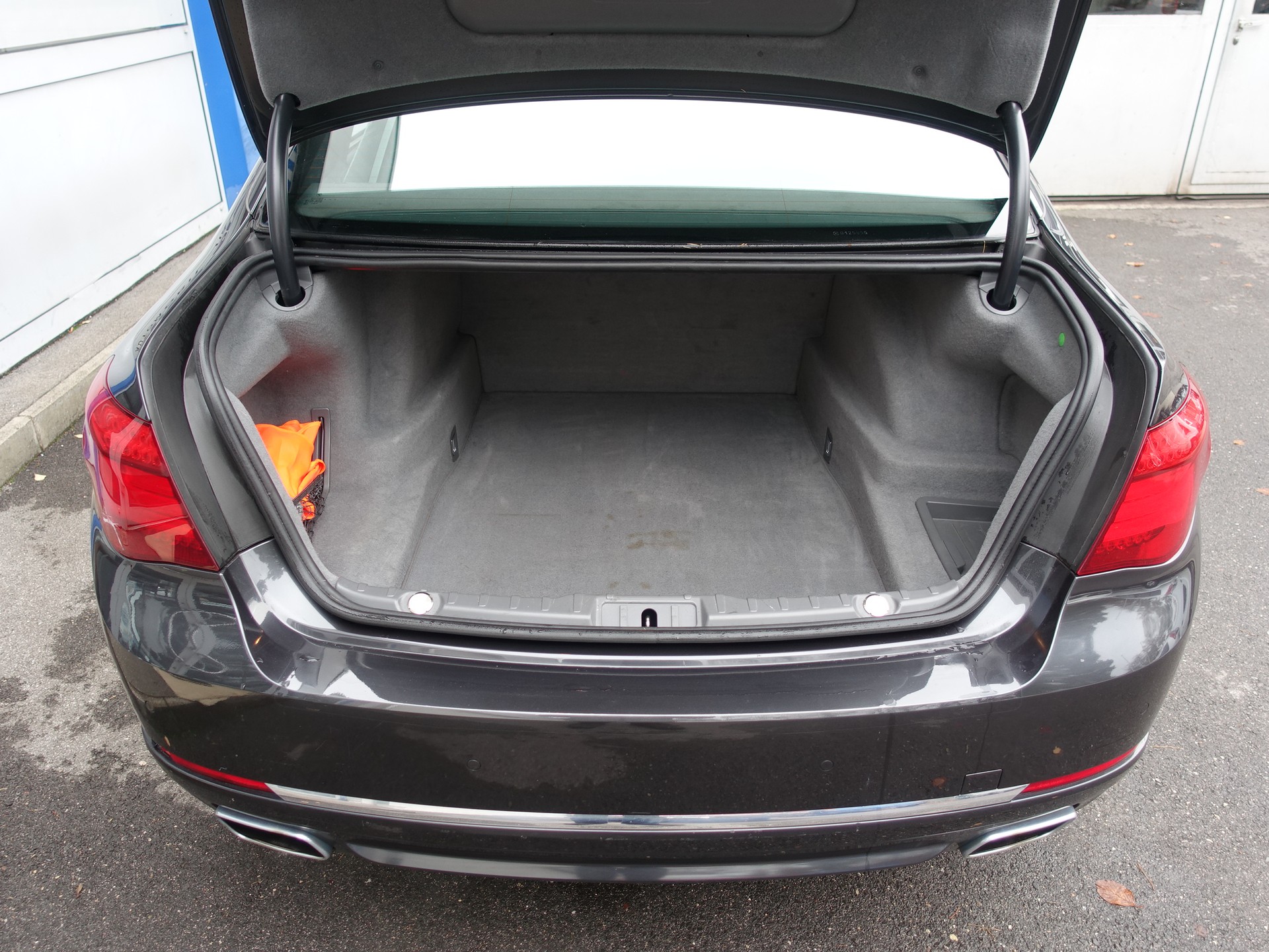 BMW 740d xDrive-image-15
