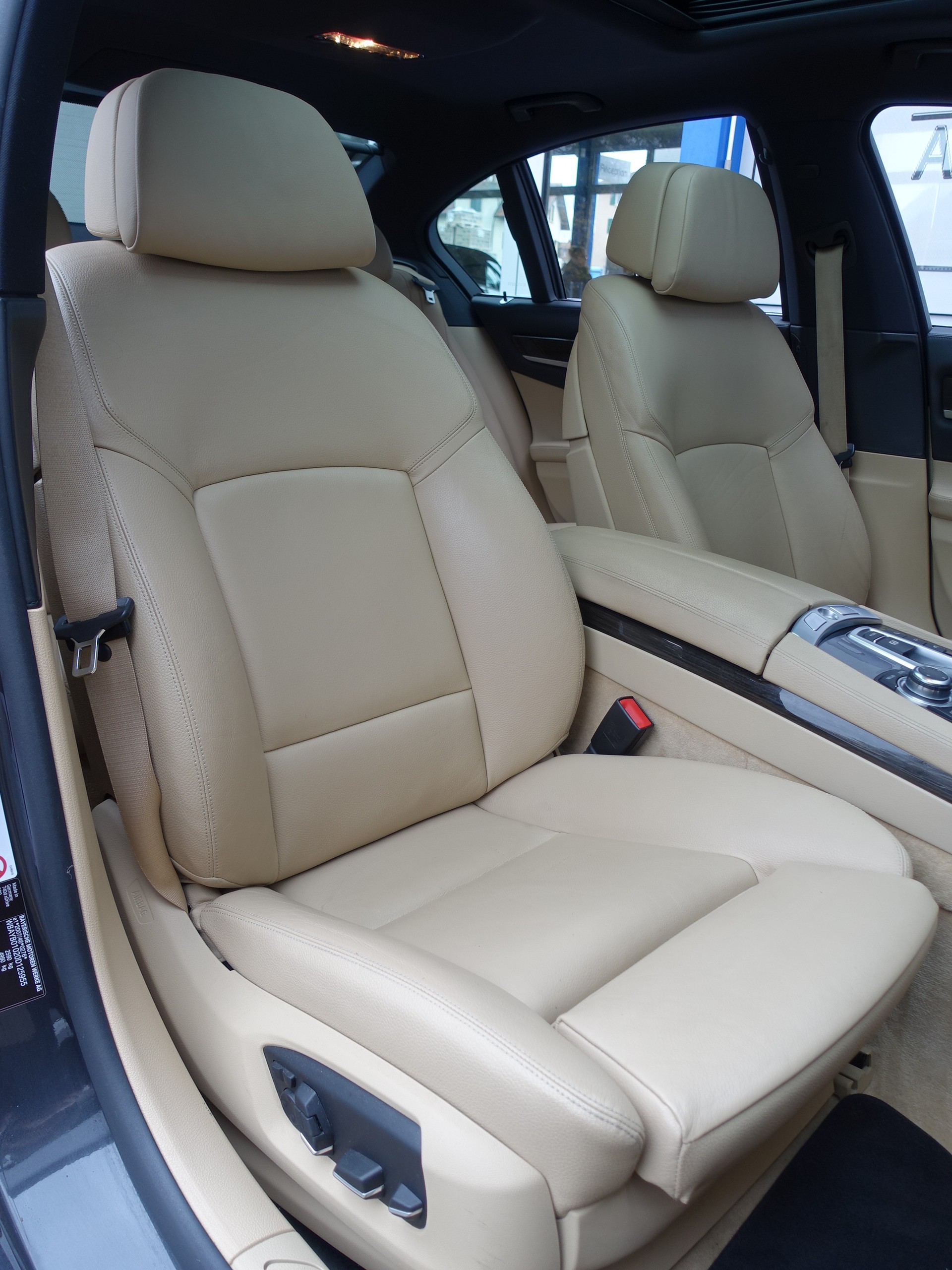 BMW 740d xDrive-image-9