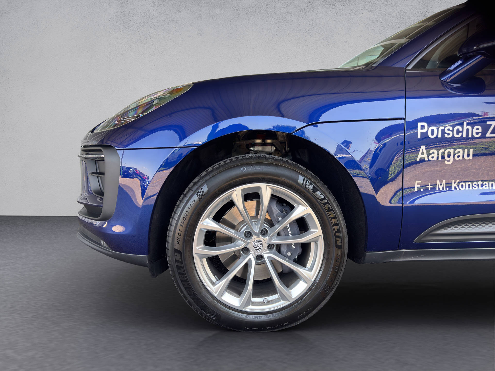 PORSCHE Macan-image-14