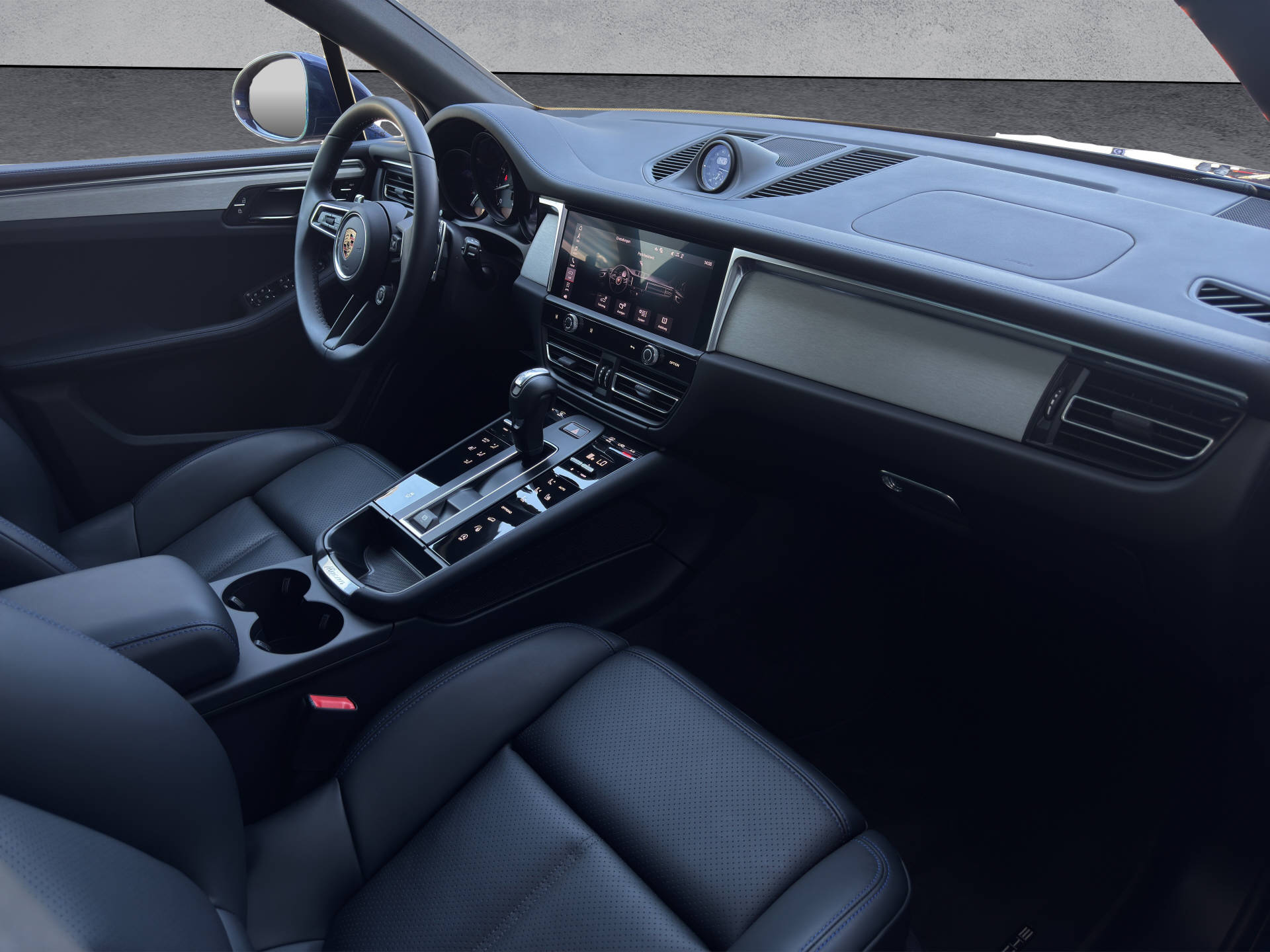 PORSCHE Macan-image-7