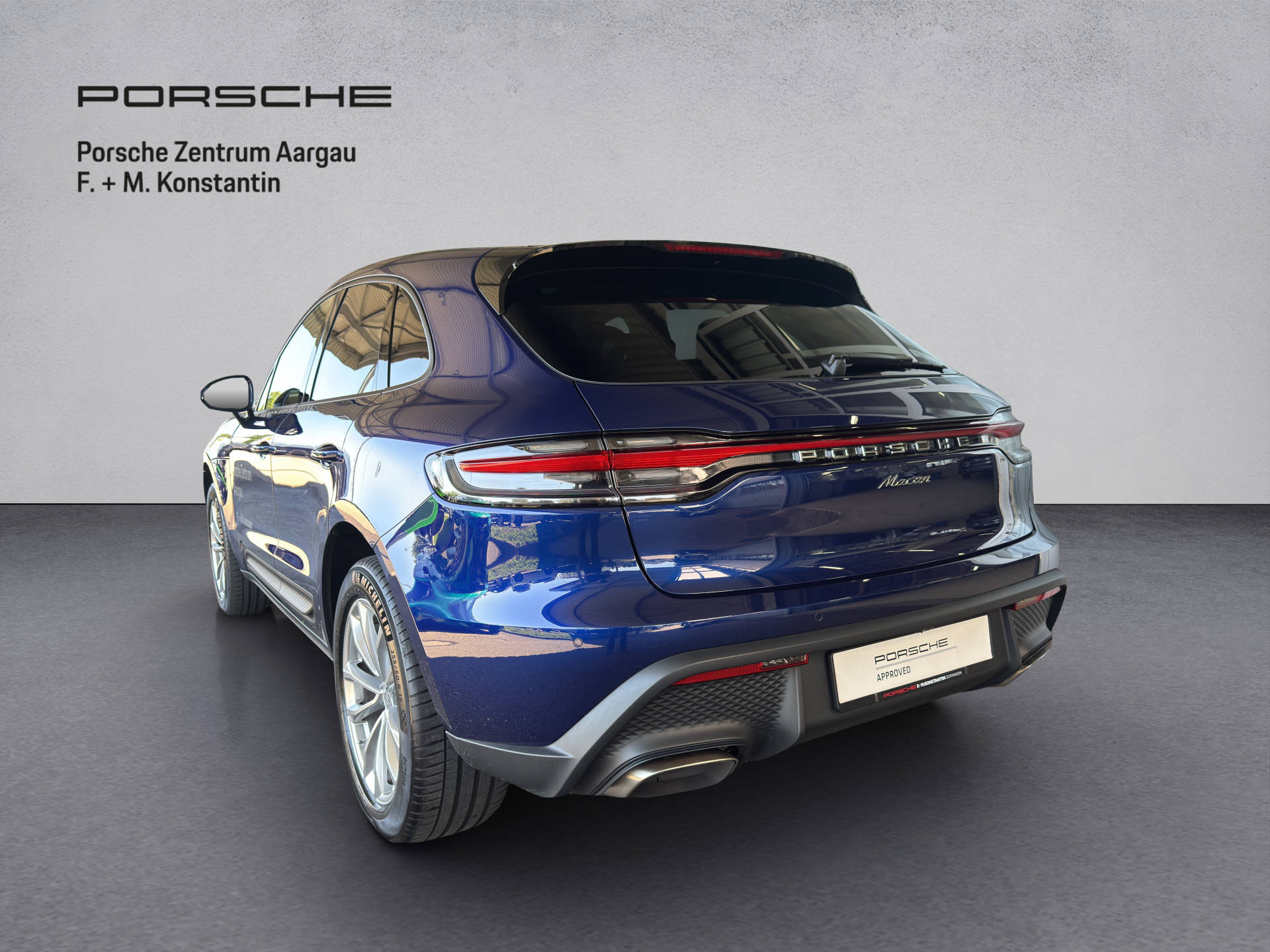 PORSCHE Macan-image-3