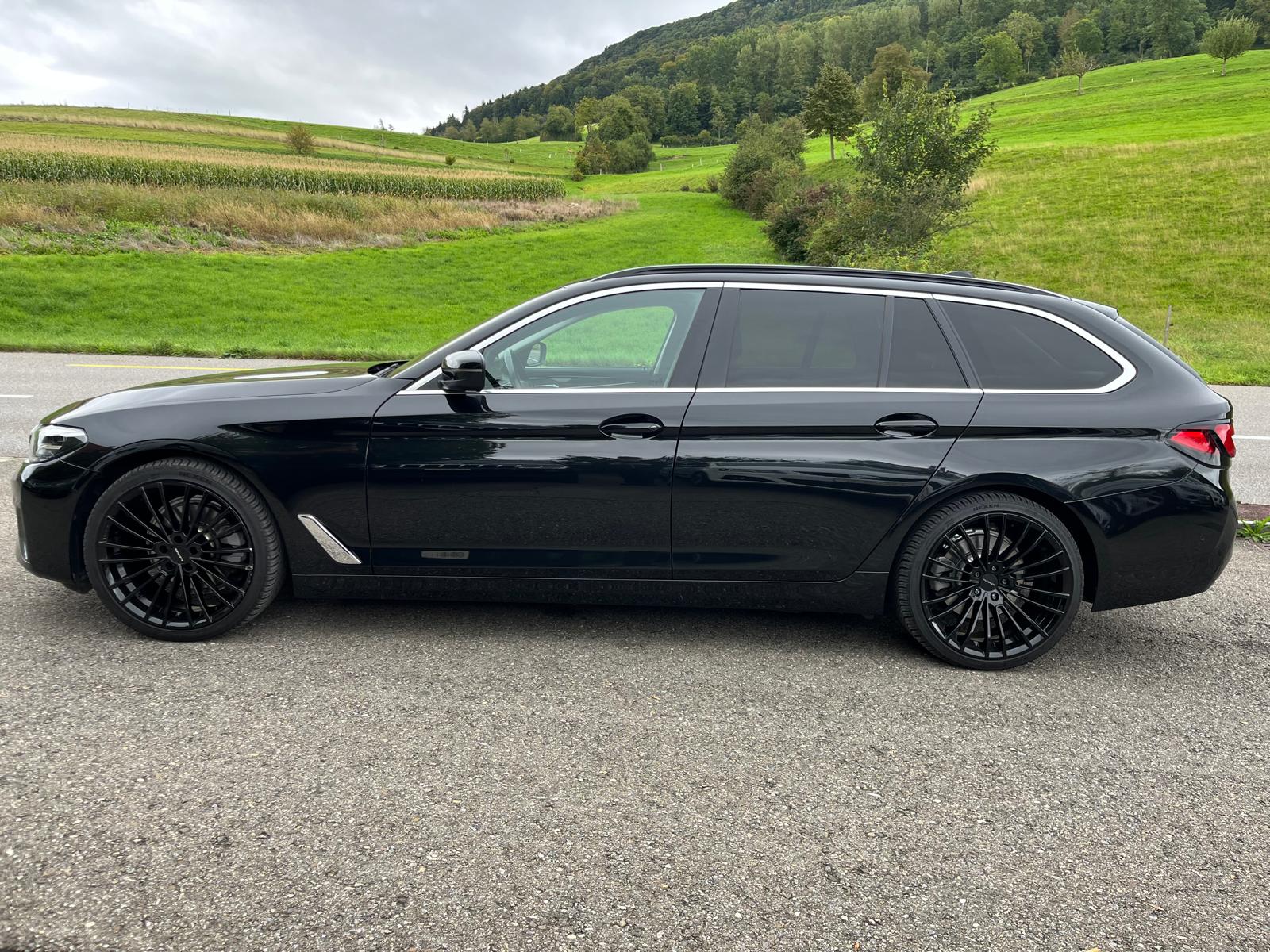 BMW 520d xDrive 48V Touring Steptronic-showroom-element-2