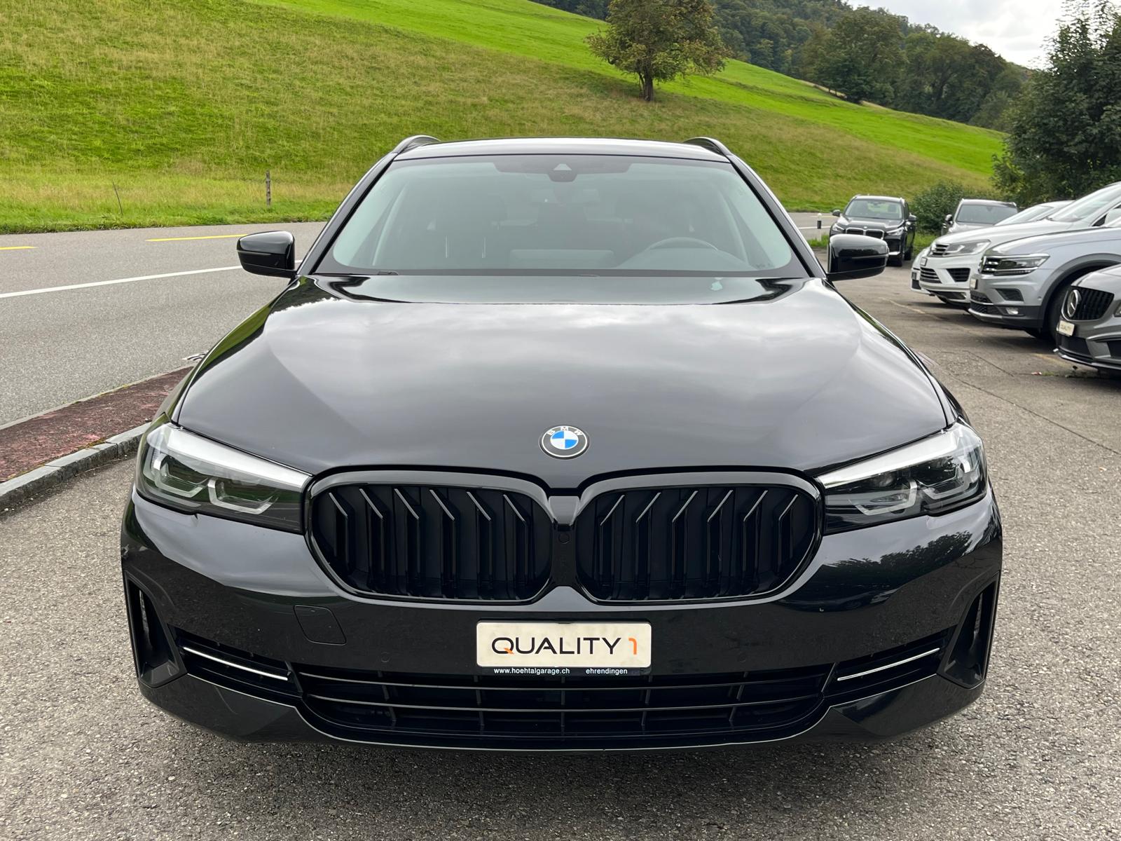 BMW 520d xDrive 48V Touring Steptronic-showroom-element-1