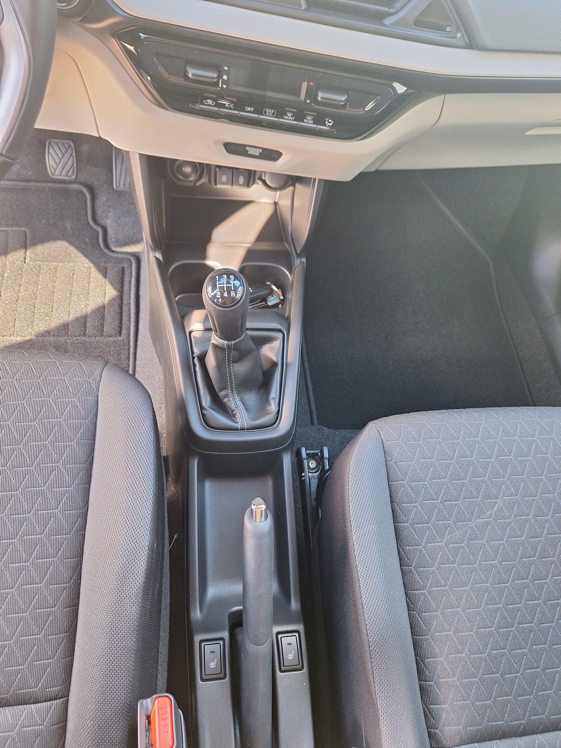 SUZUKI Swift 1.2 Compact+ Hybrid 4x4-image-9