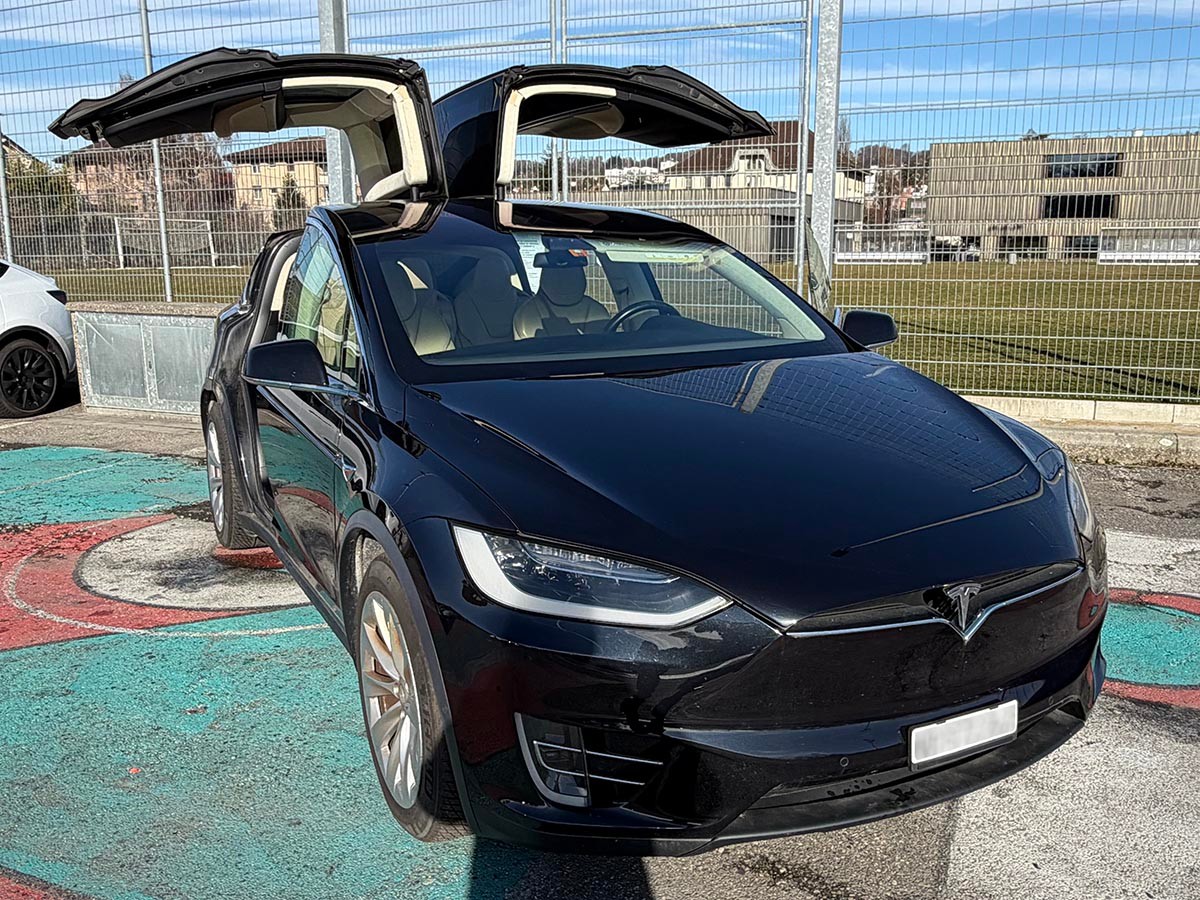 TESLA Model X 90 D-image-0