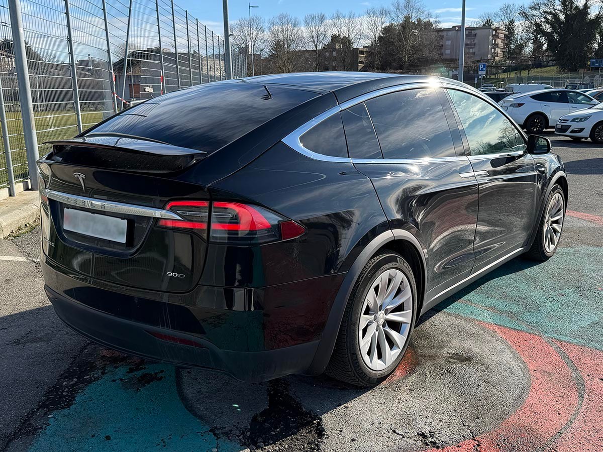 TESLA Model X 90 D-image-4